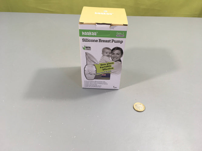 Receuil lait-100 ml Haakaa Complet Collecte le lait de l'autre sein pendant l'allaitement  https://www.haakaa.fr/produit/tire-lait-silicone-naturel/, moins cher chez Petit Kiwi