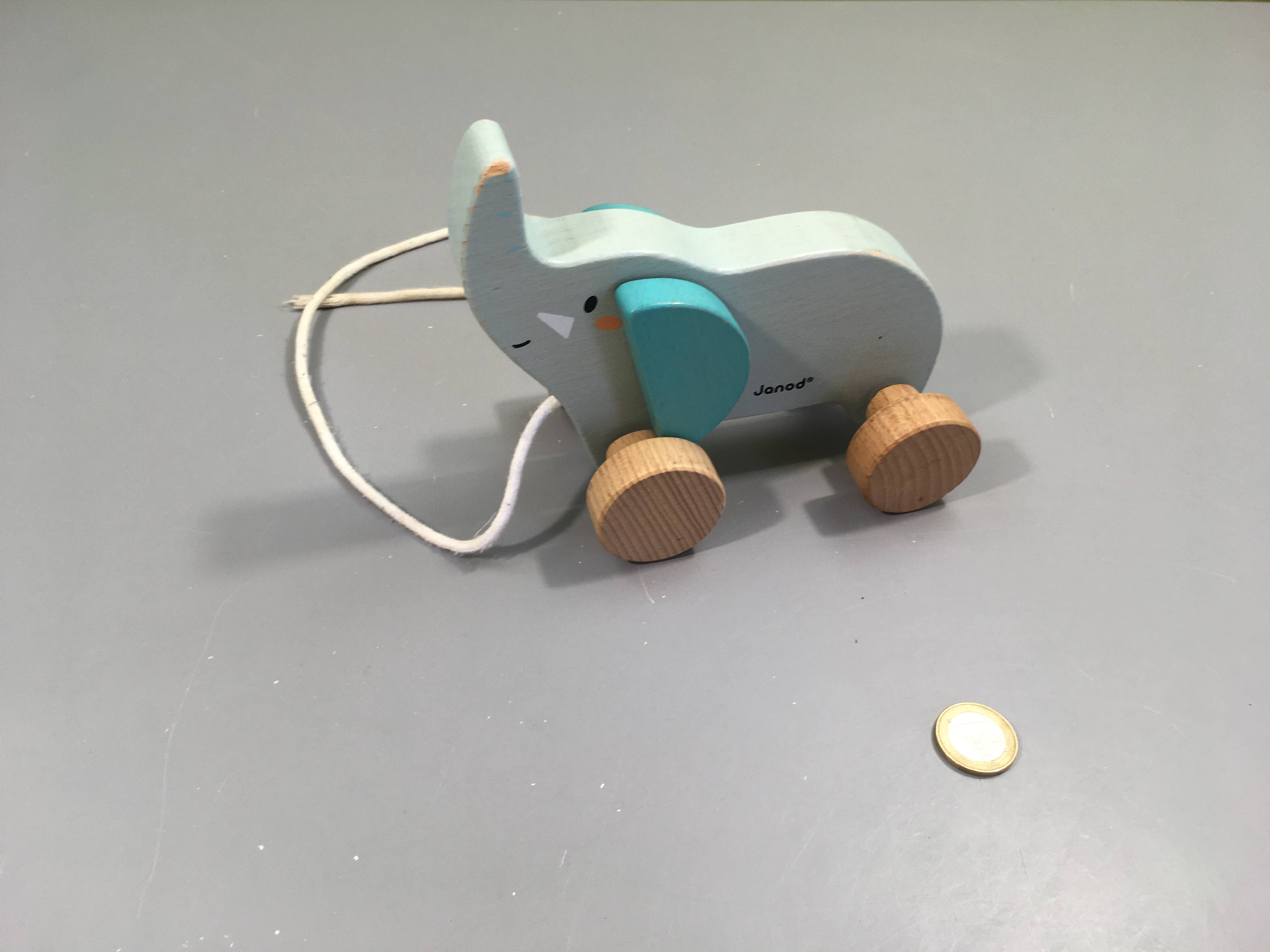 Eléphant à tirer-Quues marques d'usure