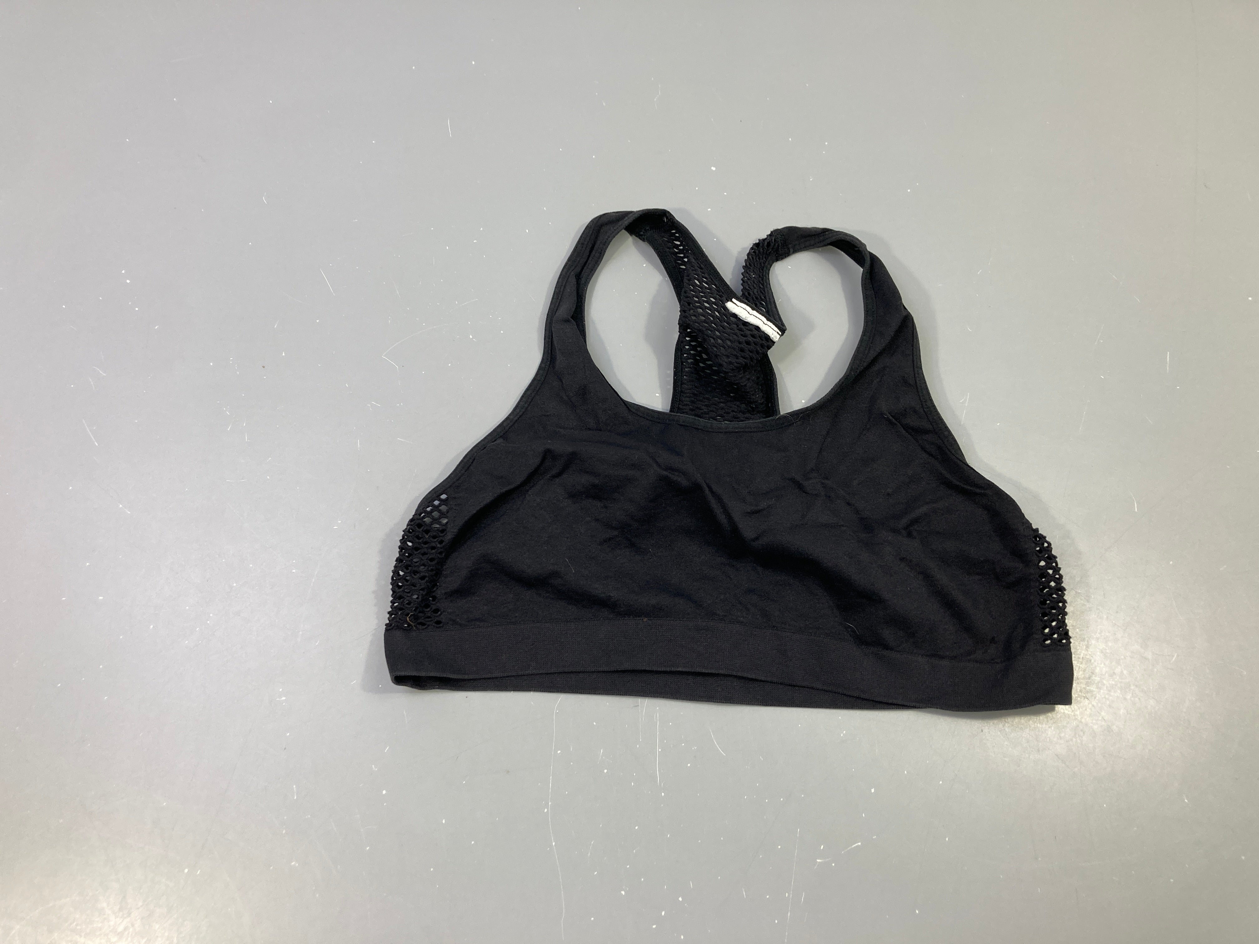 Brassière noire, ajouré à l'arrière