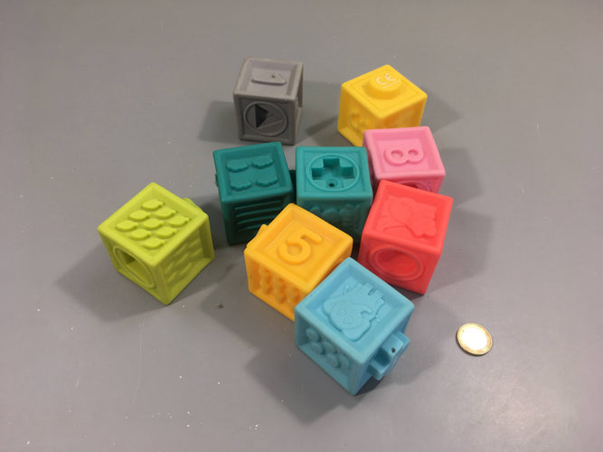 9 Cubes souples emboîtables 100%PVC, moins cher chez Petit Kiwi