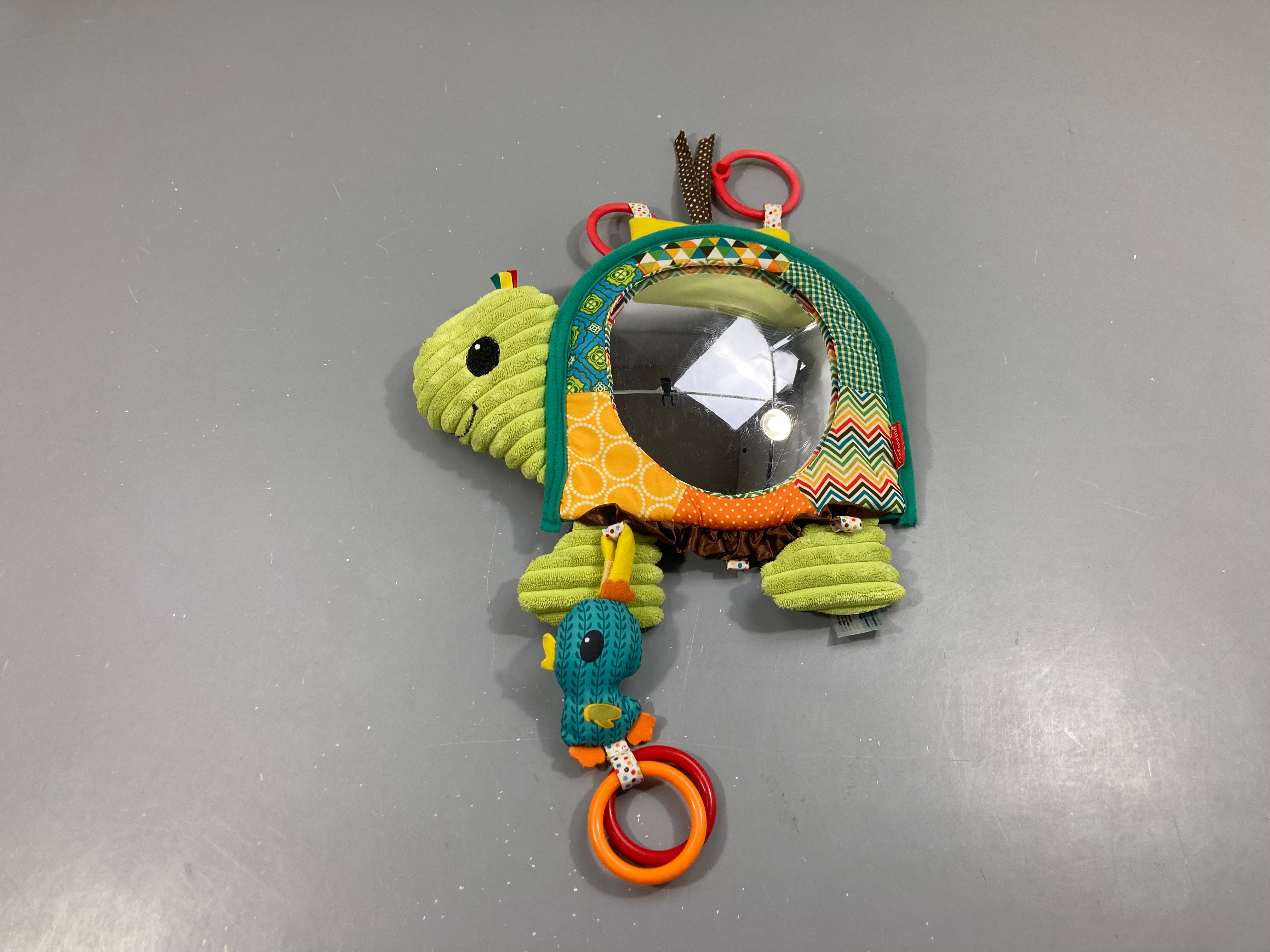 Tortue à suspendre avec miroir légèrement griffé