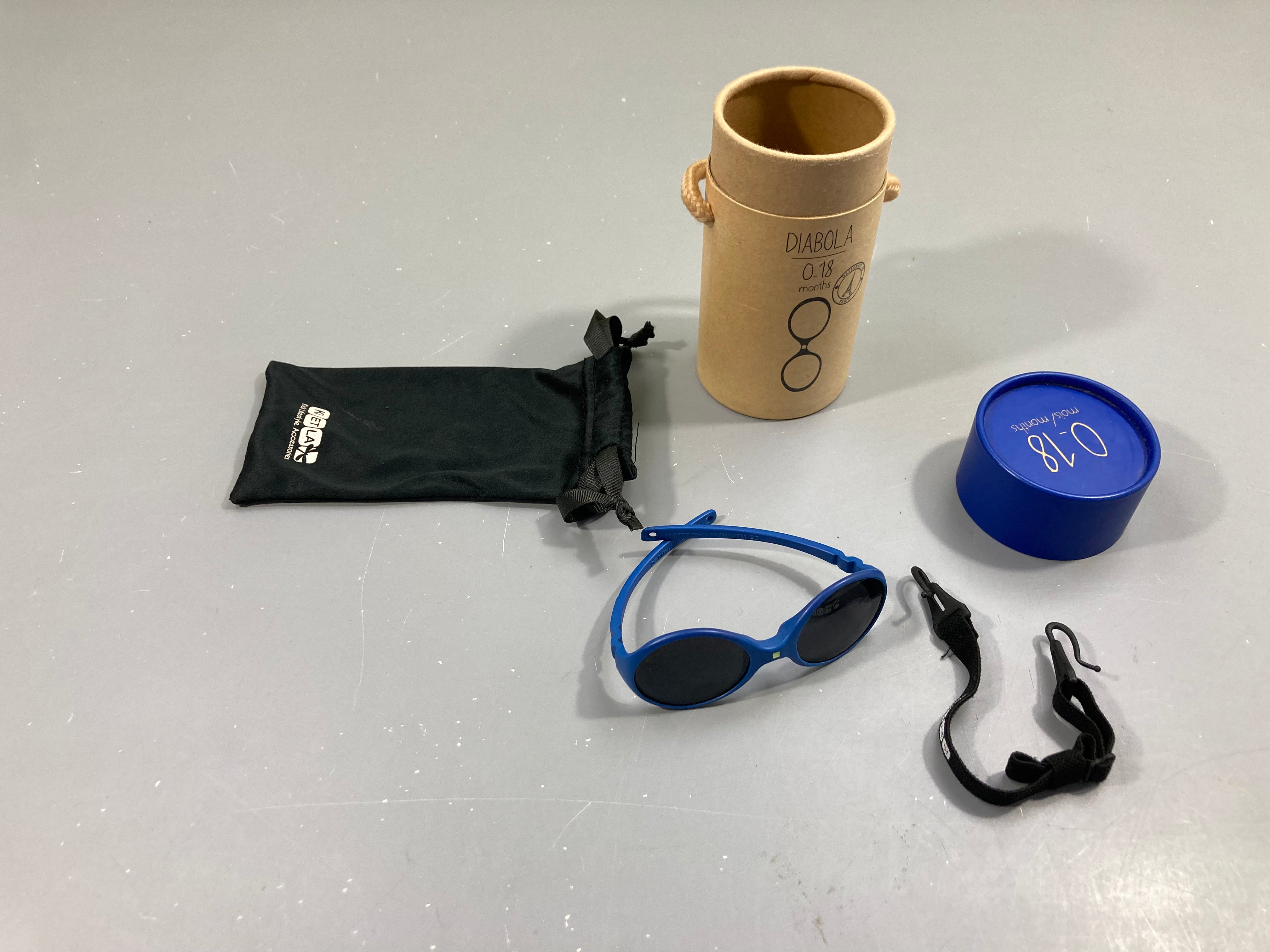 Lunettes de soleil bleue Diabola 0-18m avec pochette de protaille et chevilles élastiquestion