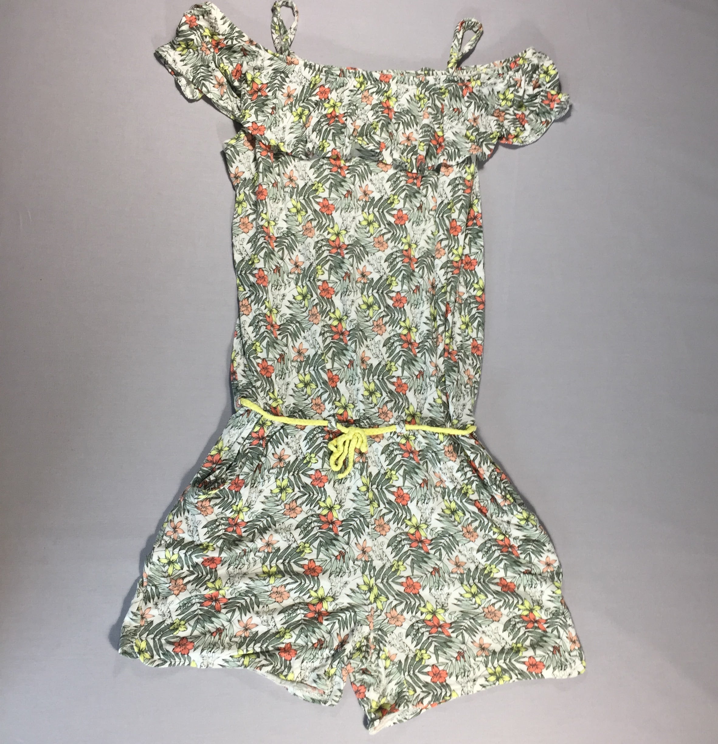 Combishort jersey blanc feuillage vert - épaules ouvertes