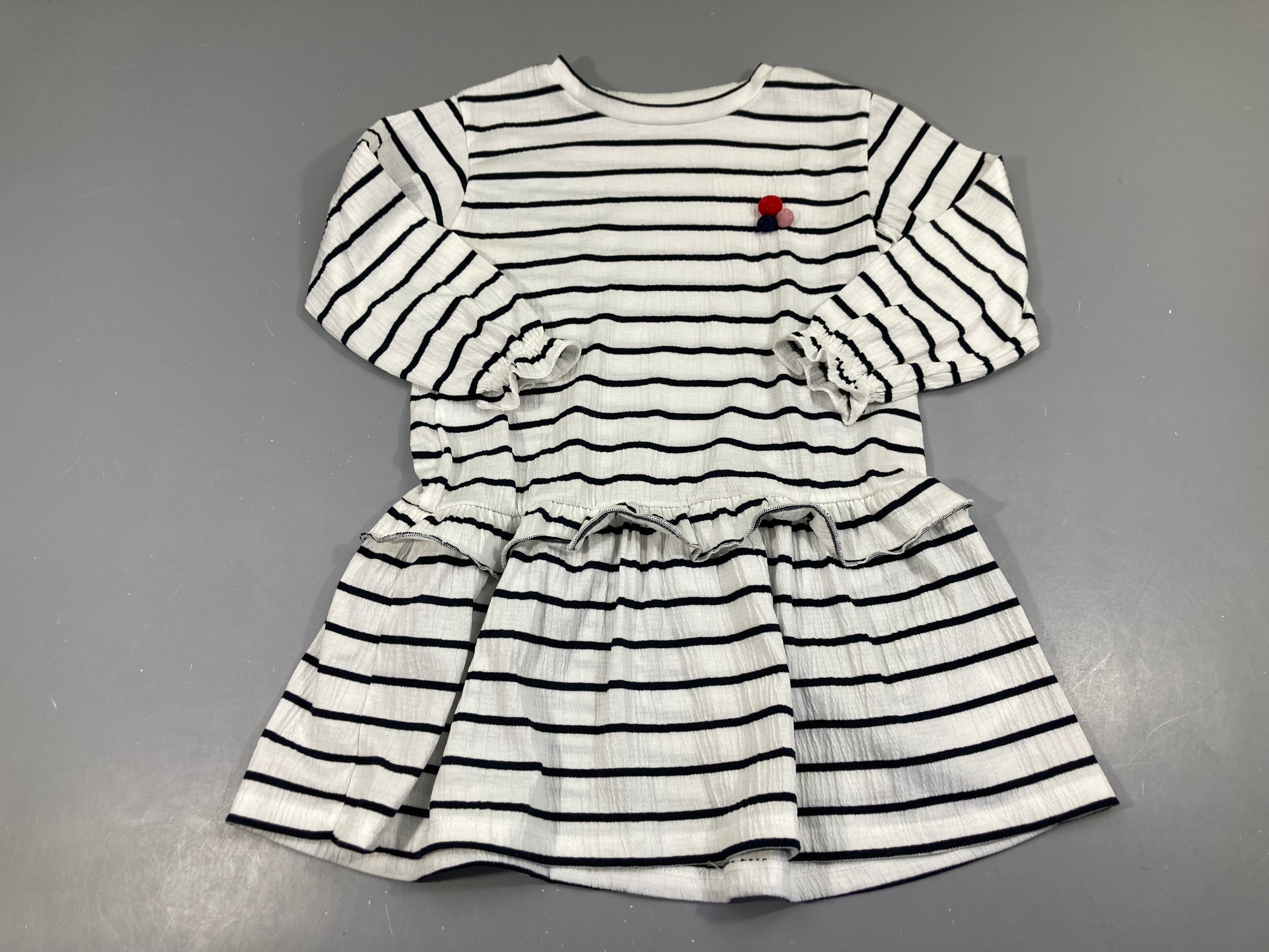 Robe m.l blanc rayé bleu pompons