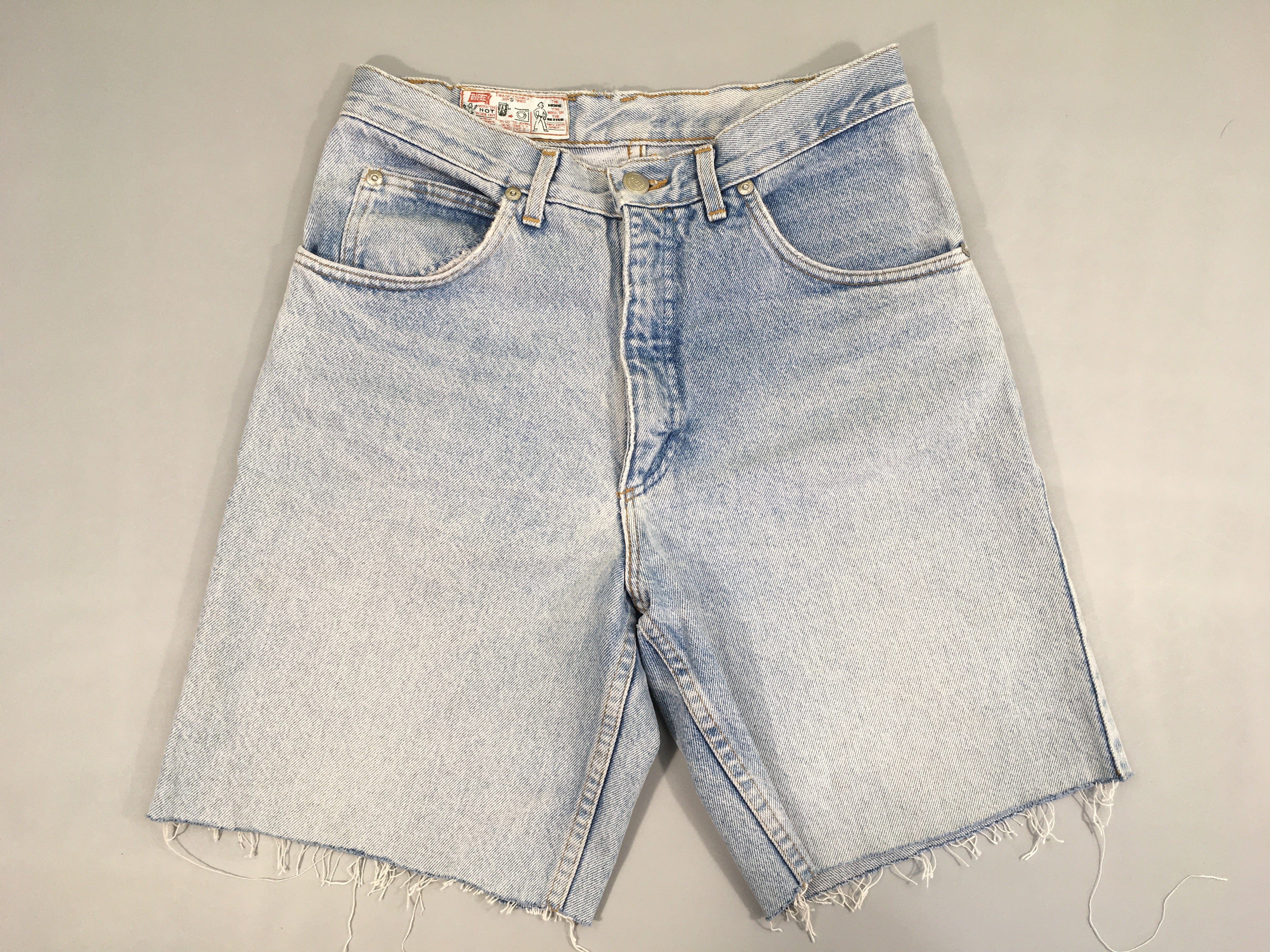 Bermuda en jean clair effet effiloché, T36