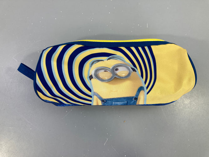 Trousse bleue Minion, moins cher chez Petit Kiwi