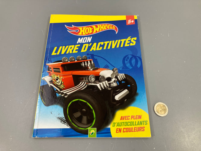 Mon livre d'activité Hot Wheels +5a (juste 2 voitures entourrées au bic, le reste intact), moins cher chez Petit Kiwi