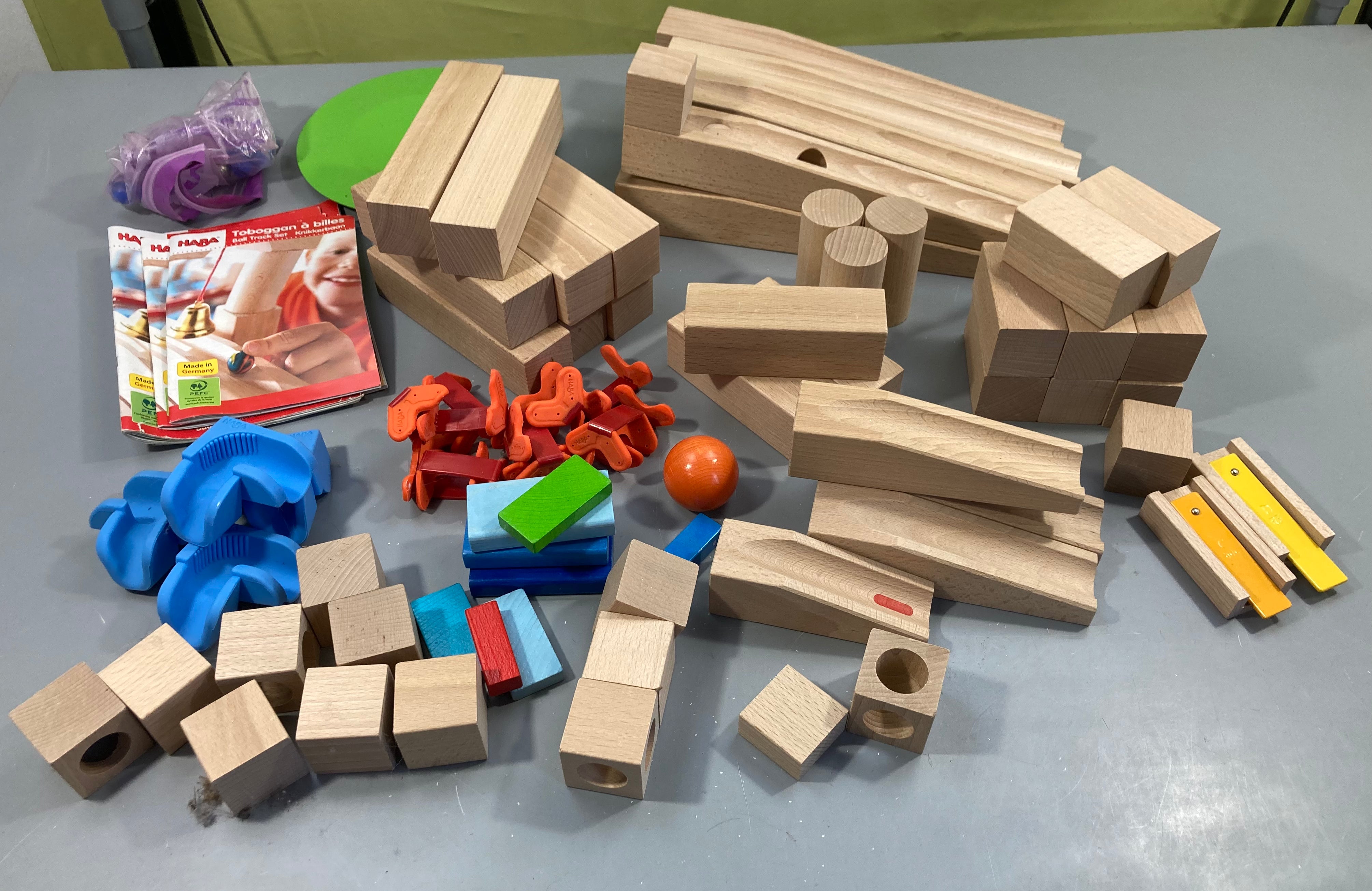 Pièces pour circuit à billes