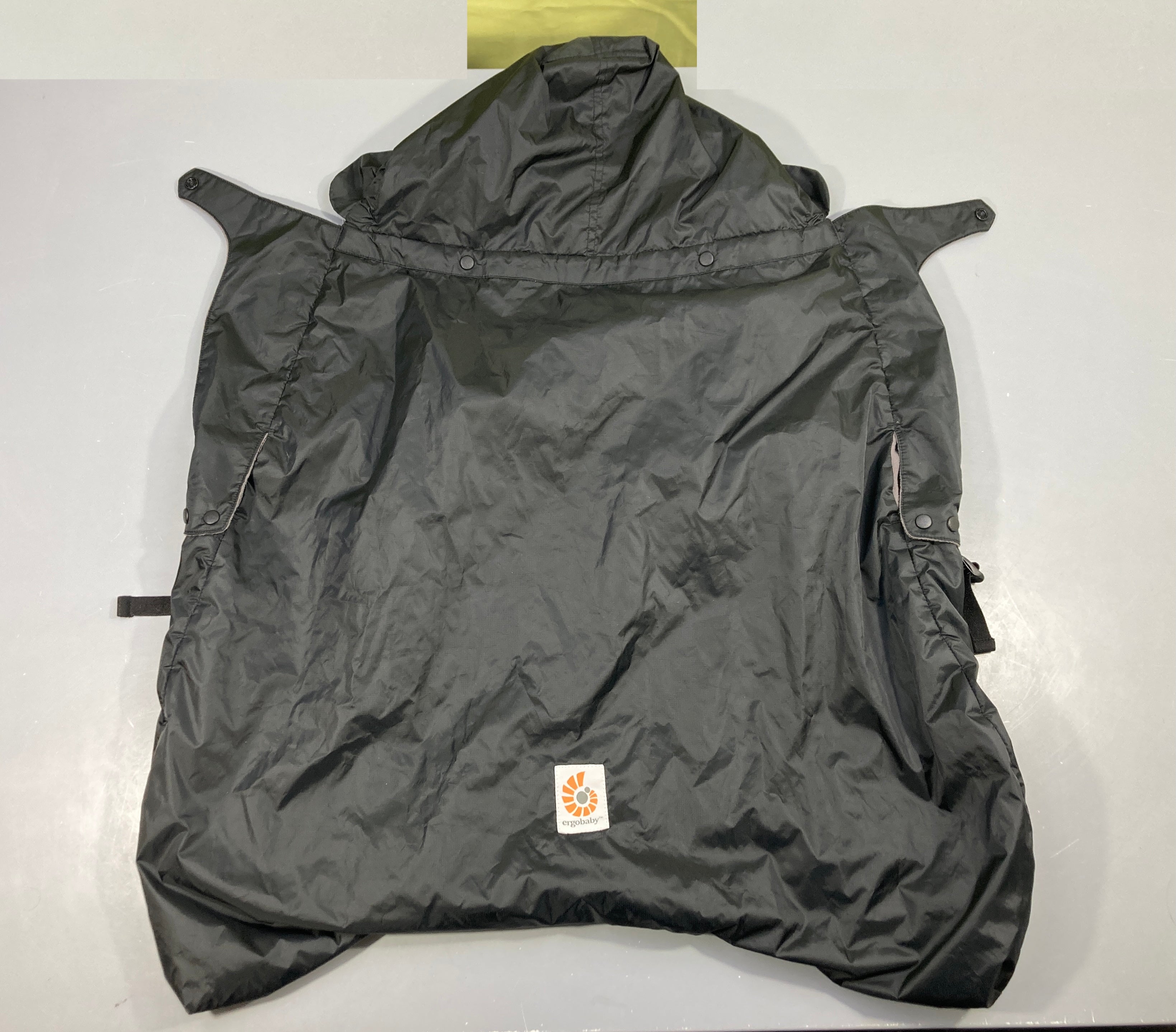 Cocon imperméable noir, Ergobaby