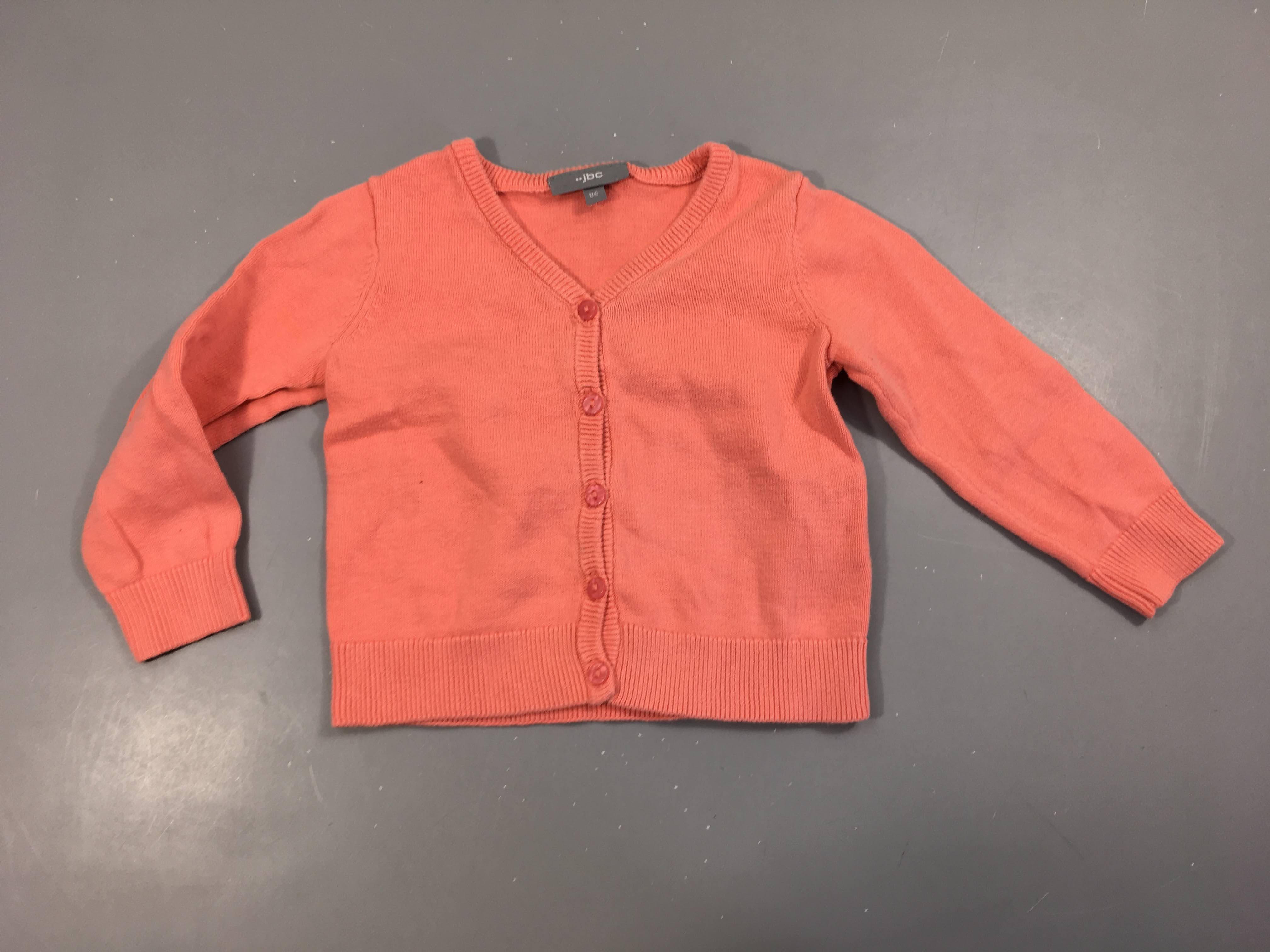 Gilet rose, légèrement bouloché