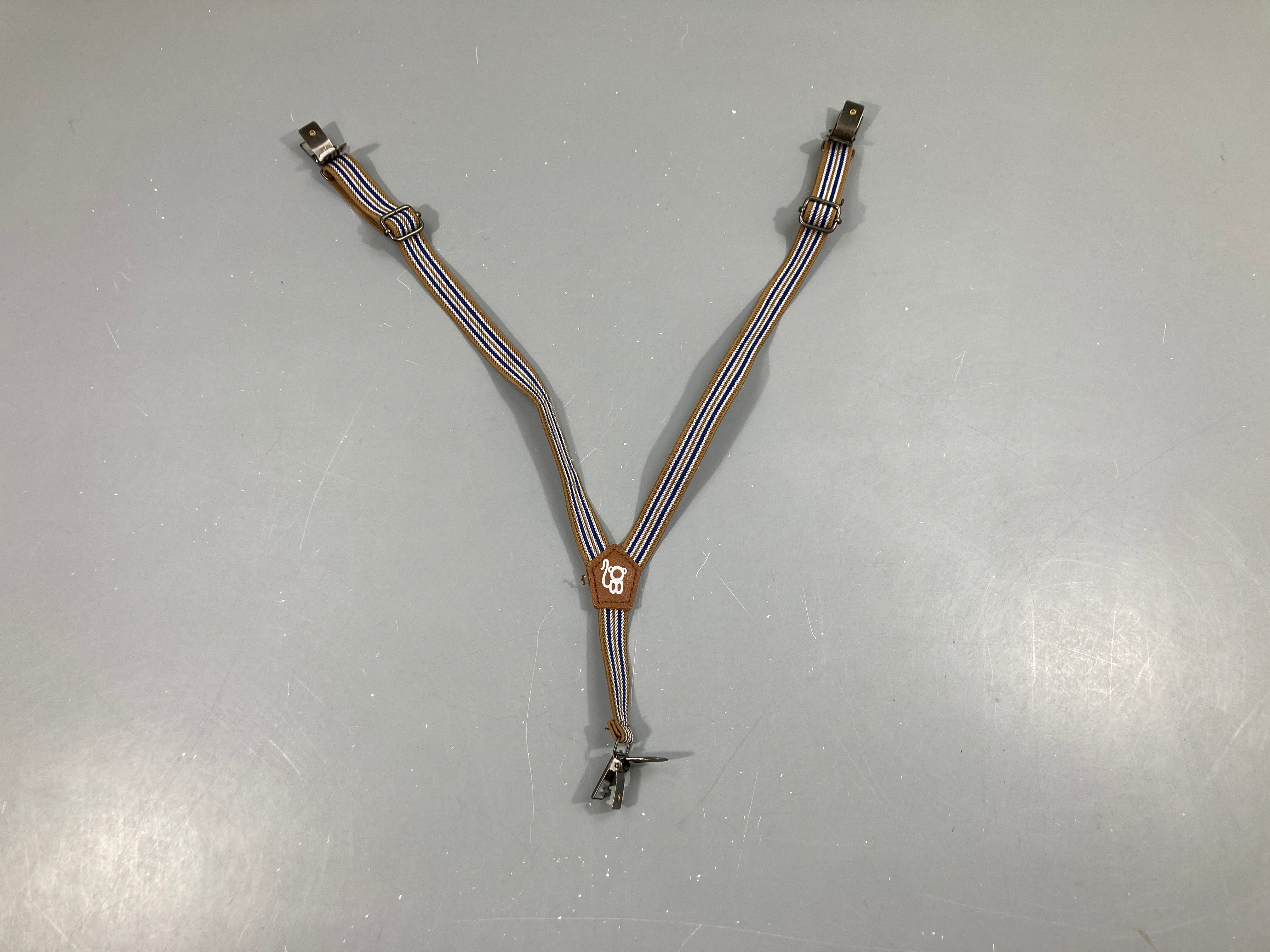 Bretelles brunes-bleues