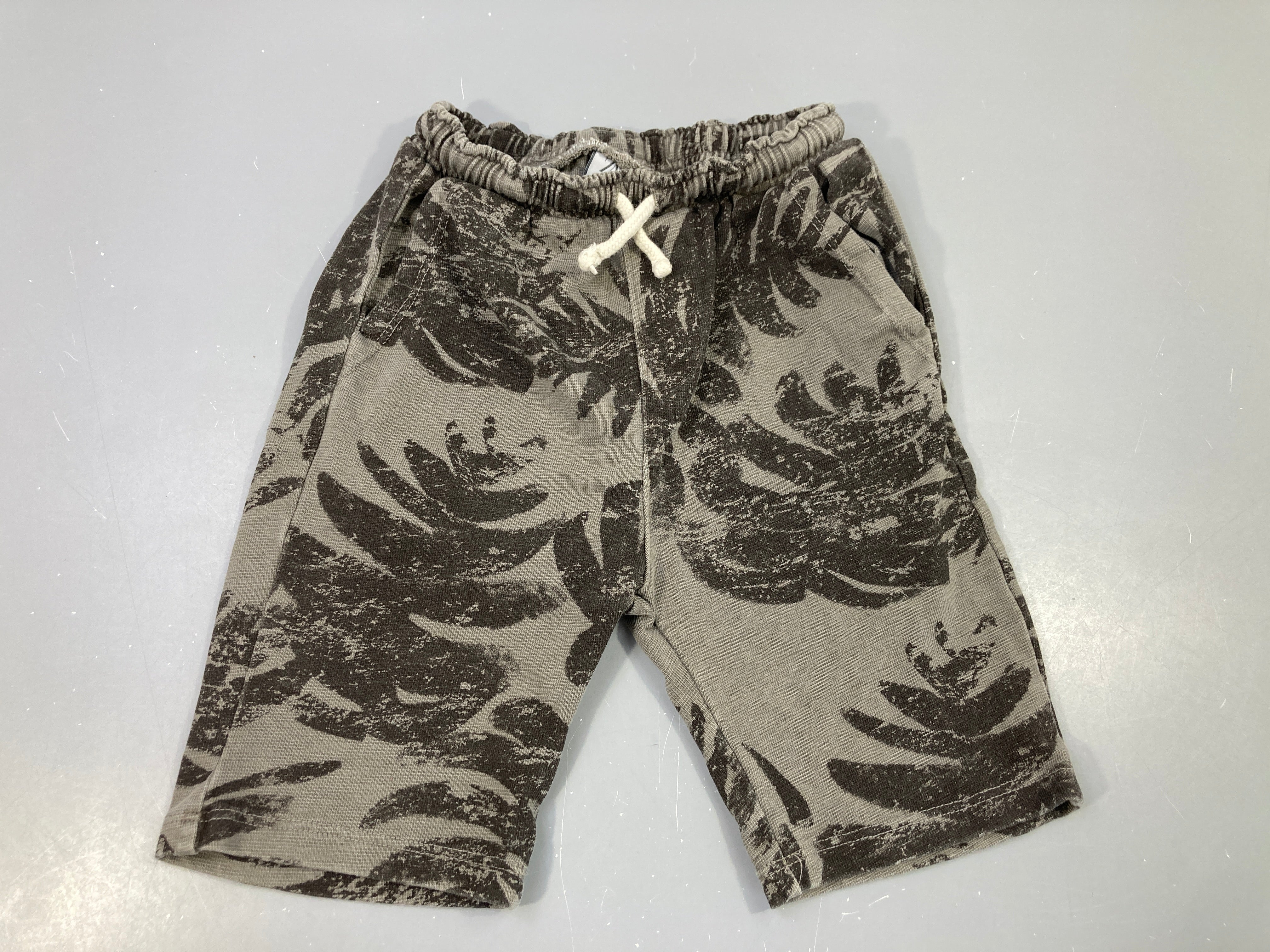 Bermuda kaki feuillage