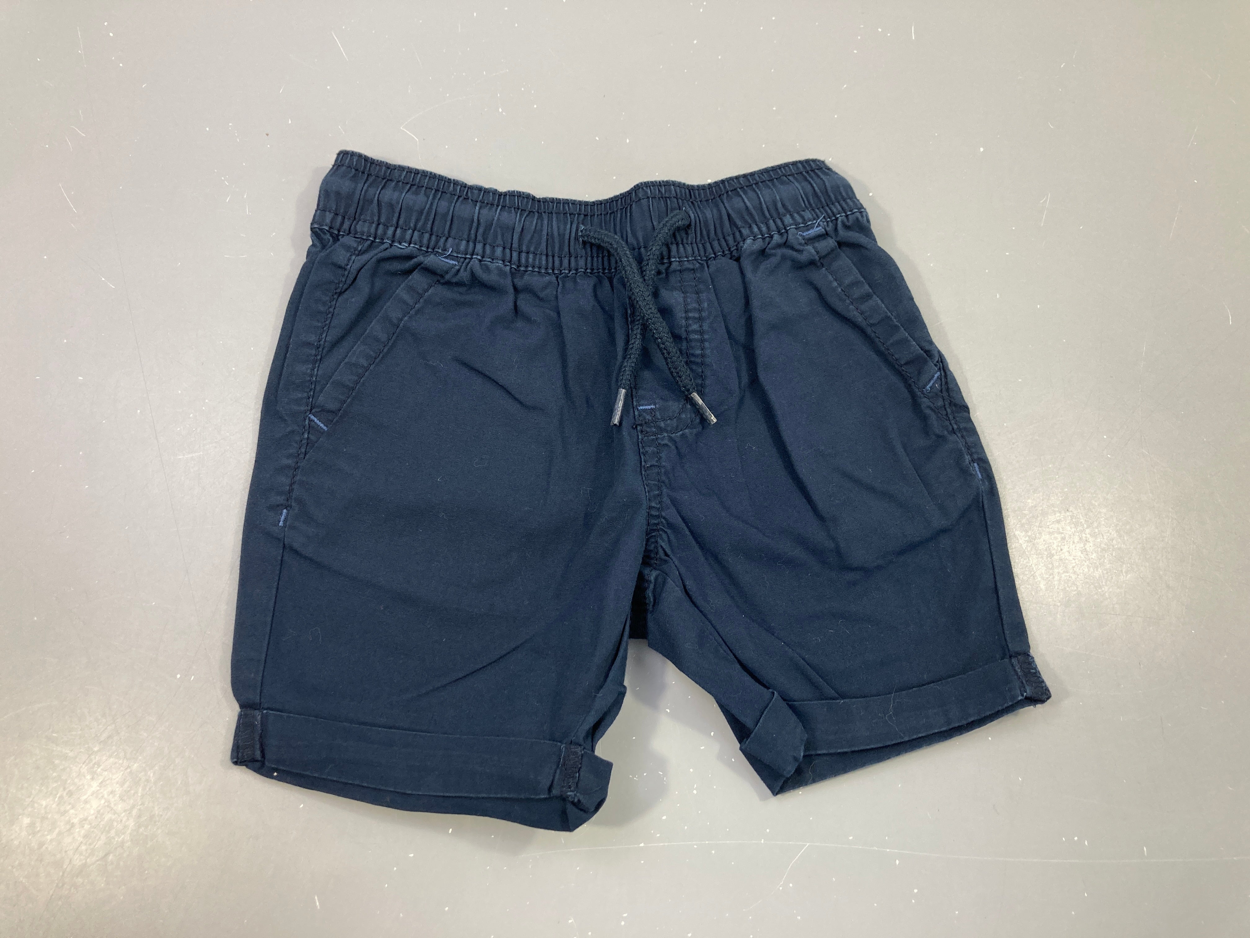 Bermuda bleu foncé à revers