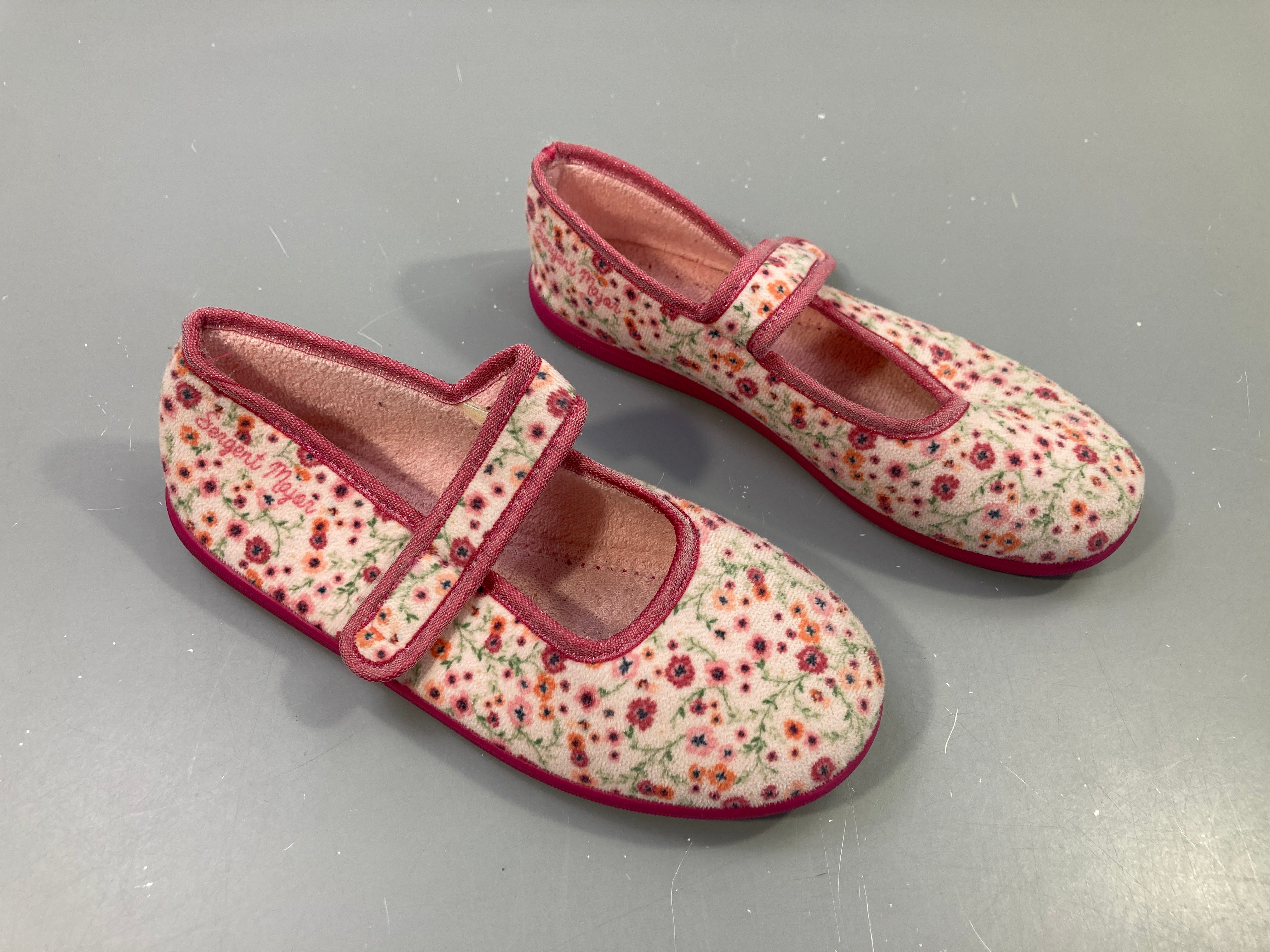 Pantoufles velours rose fleurs, 32
