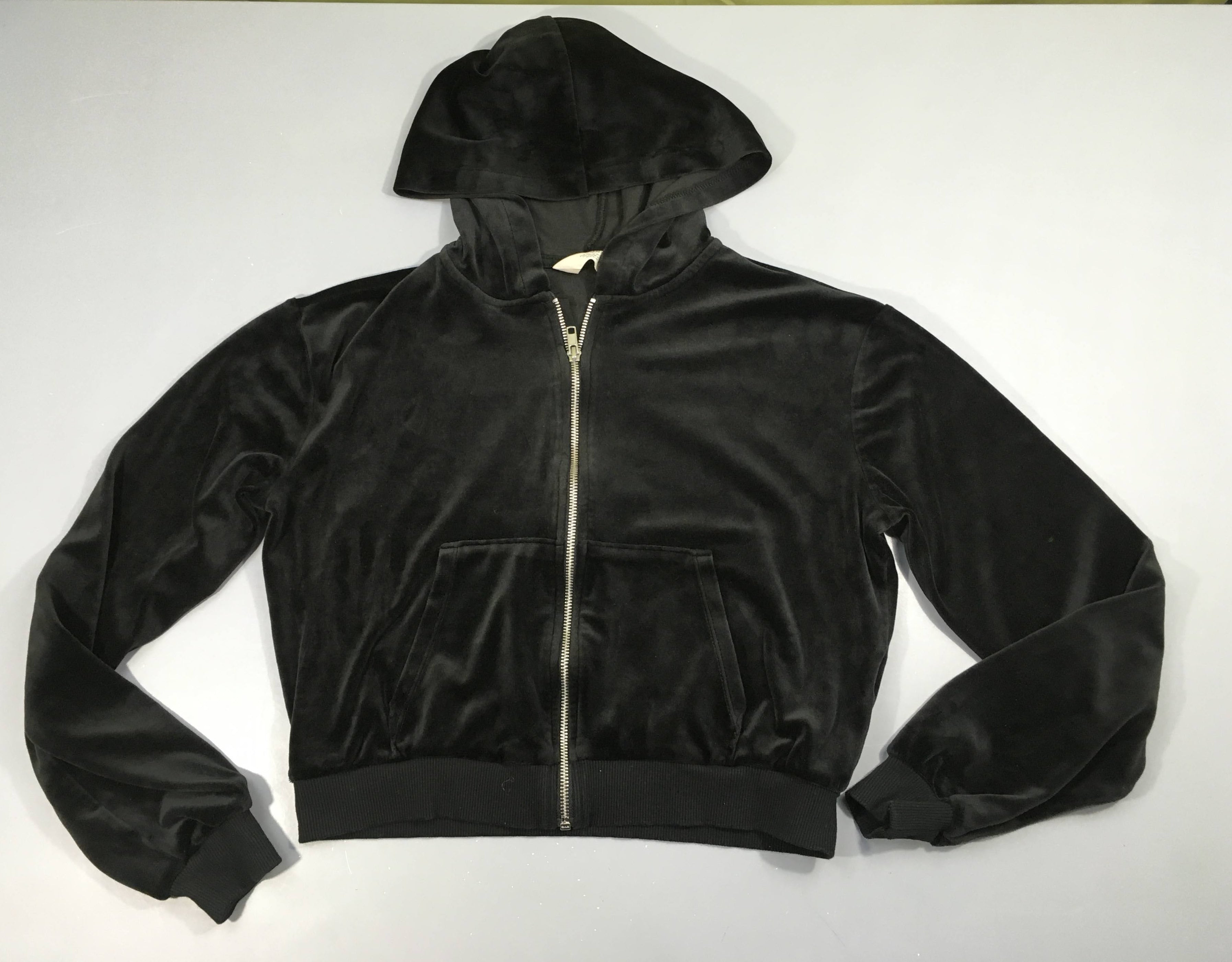 Sweat court velours noir zippé à capuche