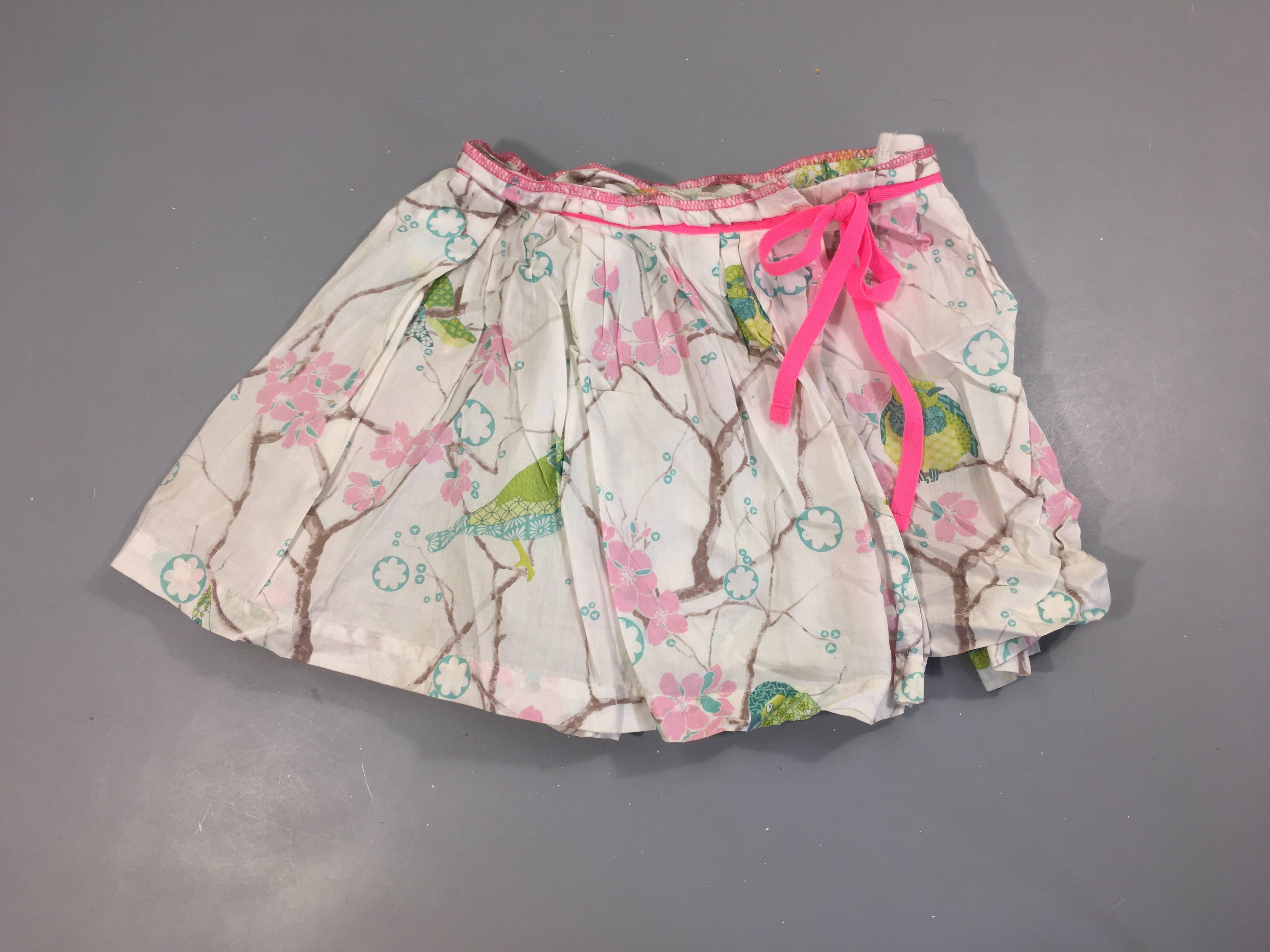 Jupe blanche peroquet vert fleurs roses