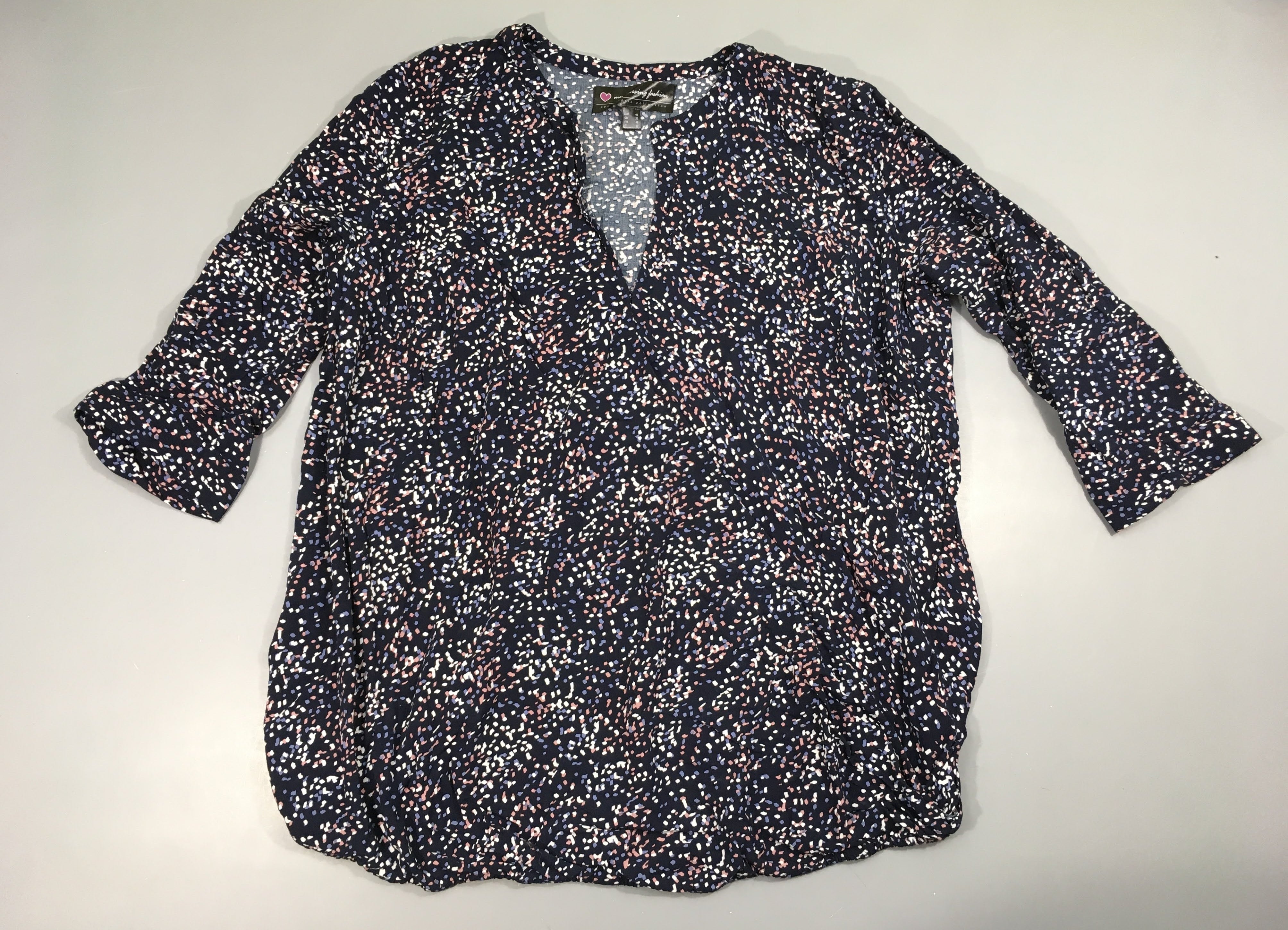 Blouse bleu foncé traits roses-blancs