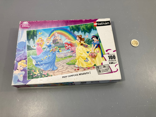 Complet puzzle Disney Princesses 100pcs +6a, petit prix car boîte un peu abîmé, traces de marqueurs à l'arrières des pièces et manque le trieur de pièces, moins cher chez Petit Kiwi