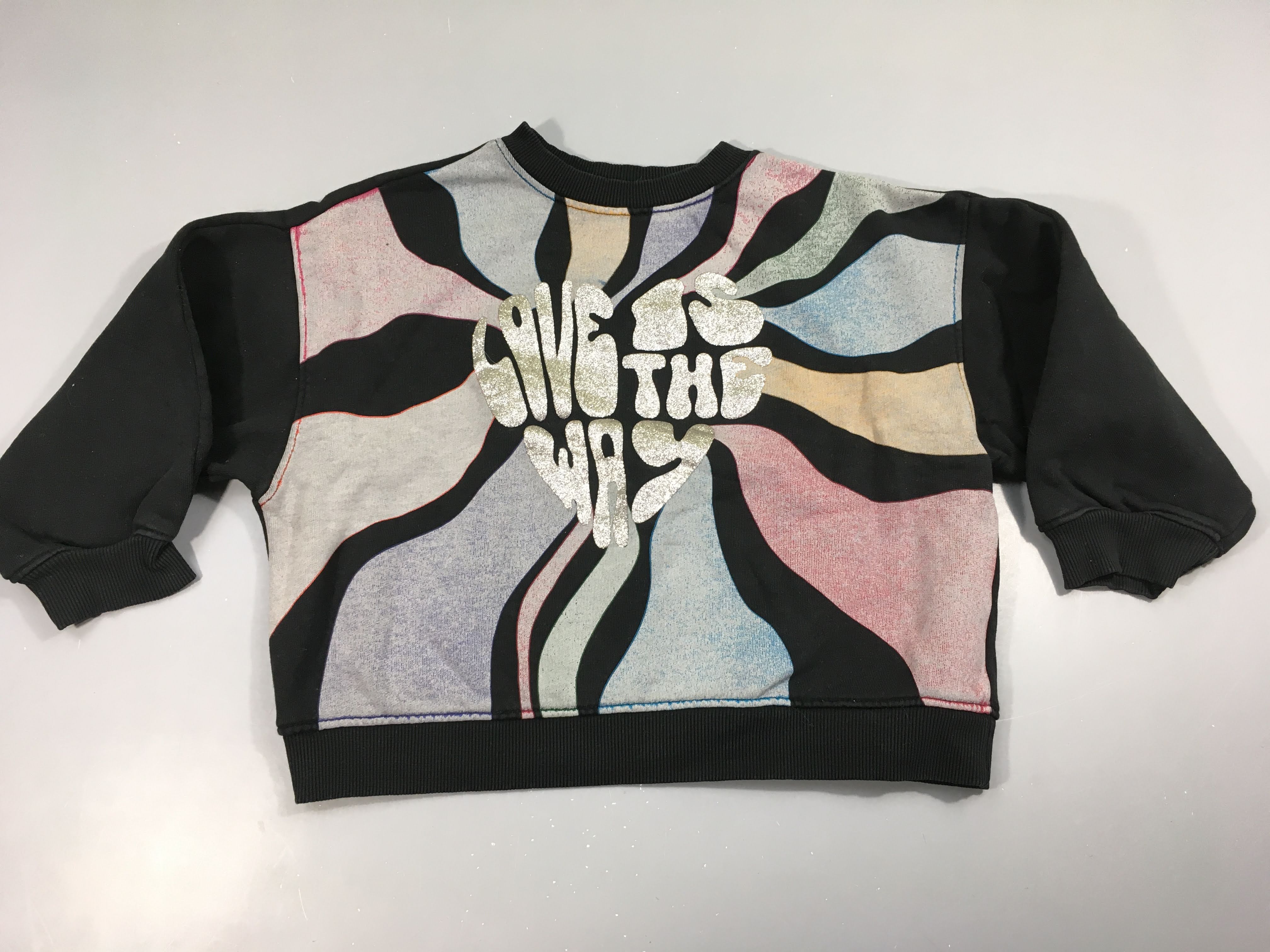 Sweat noir motifs couleur Love this way