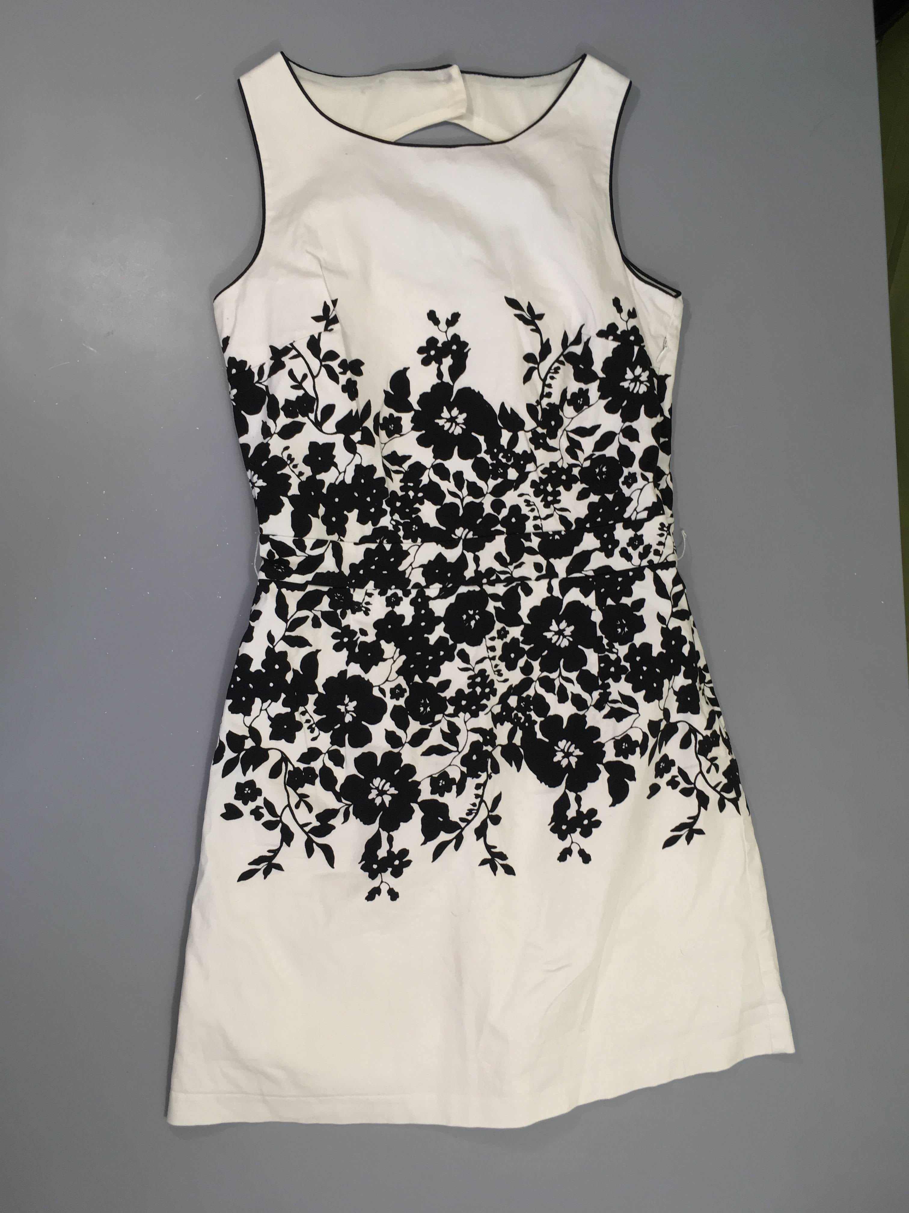 Robe s.m blanche fleurie noir 36