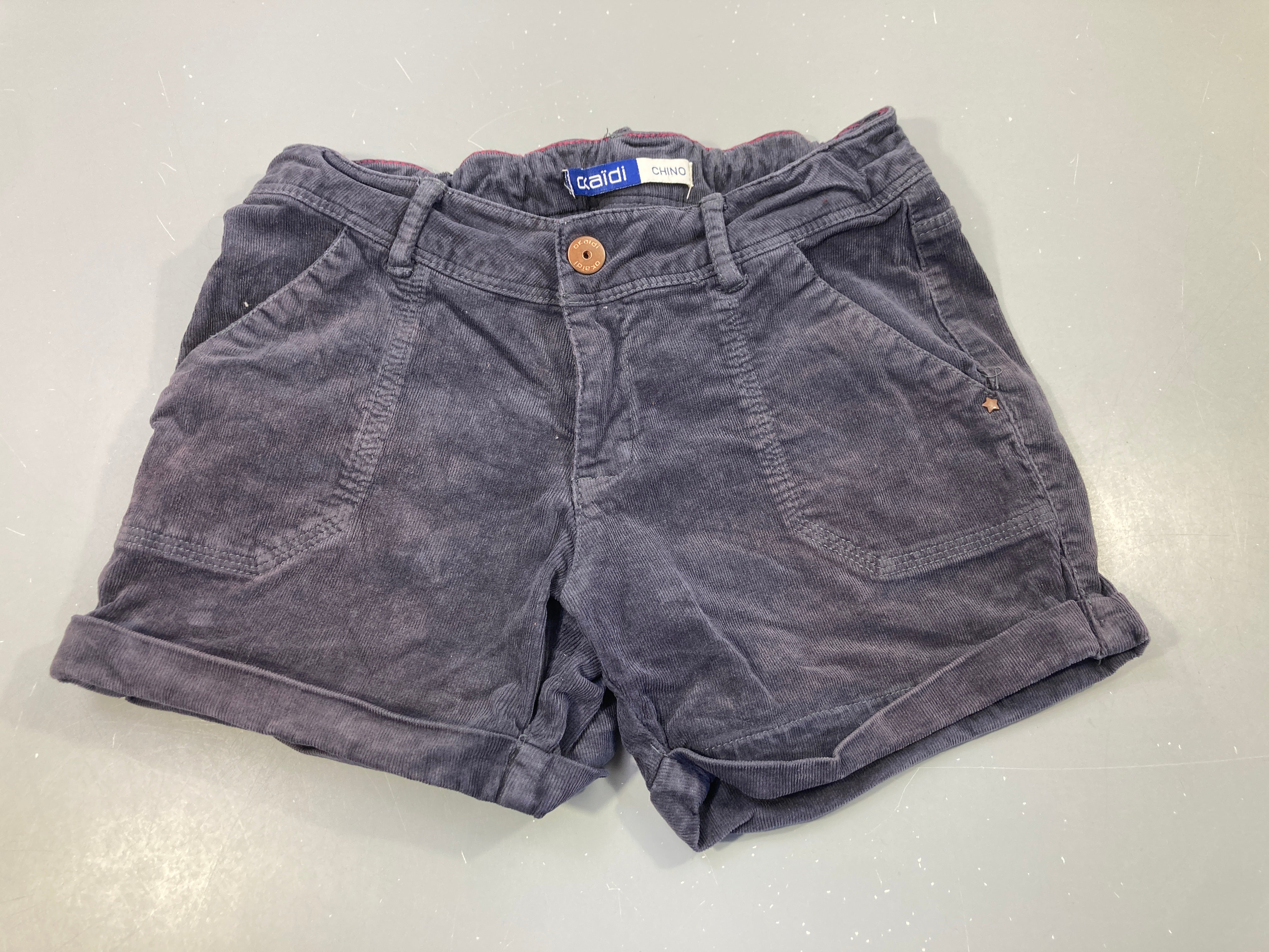 Short velours côtelé bleu marine à revers