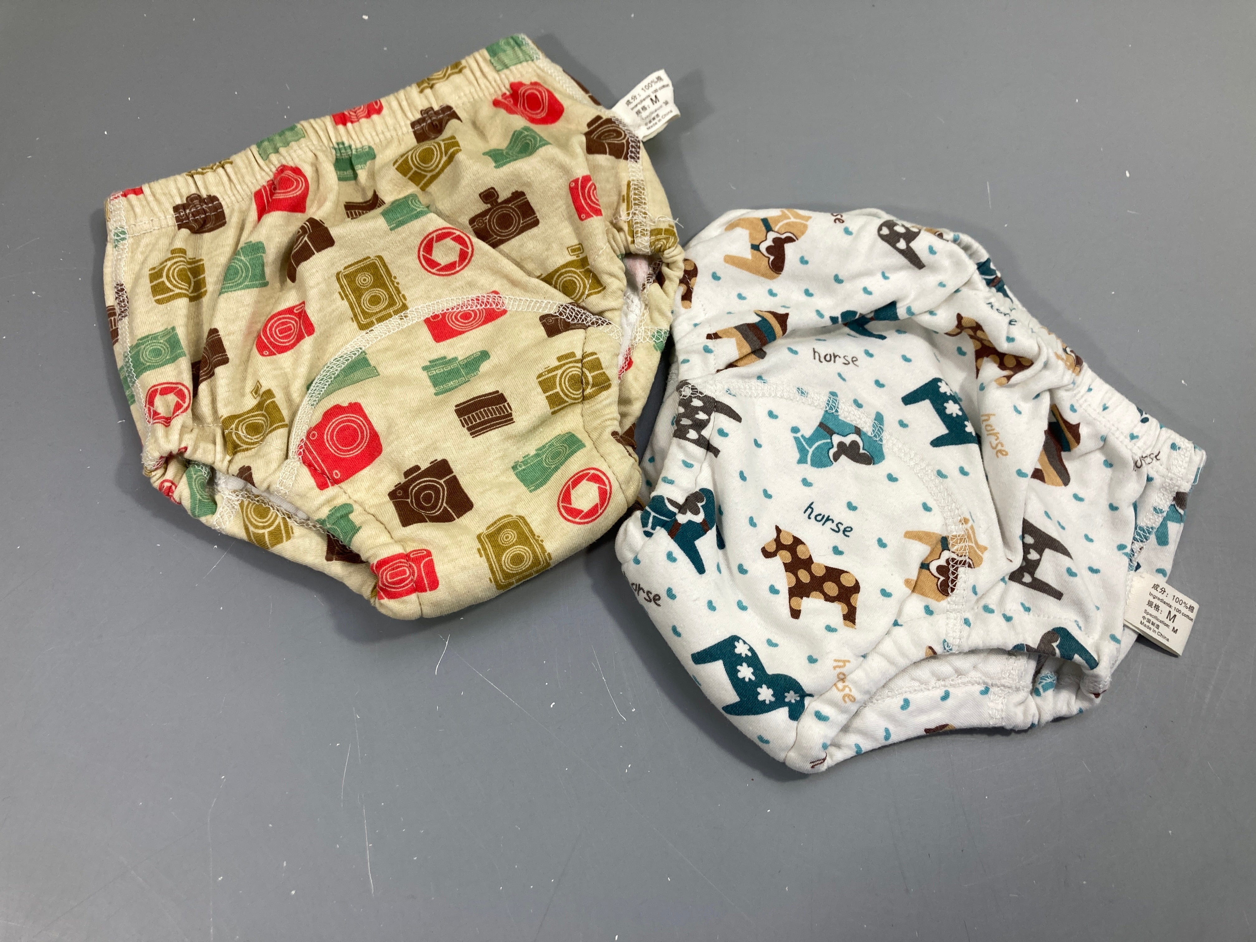 2 Culottes d'apprentissage Taille M : 10-18kg Appareils photos/Chevaux -Culottes de mômes