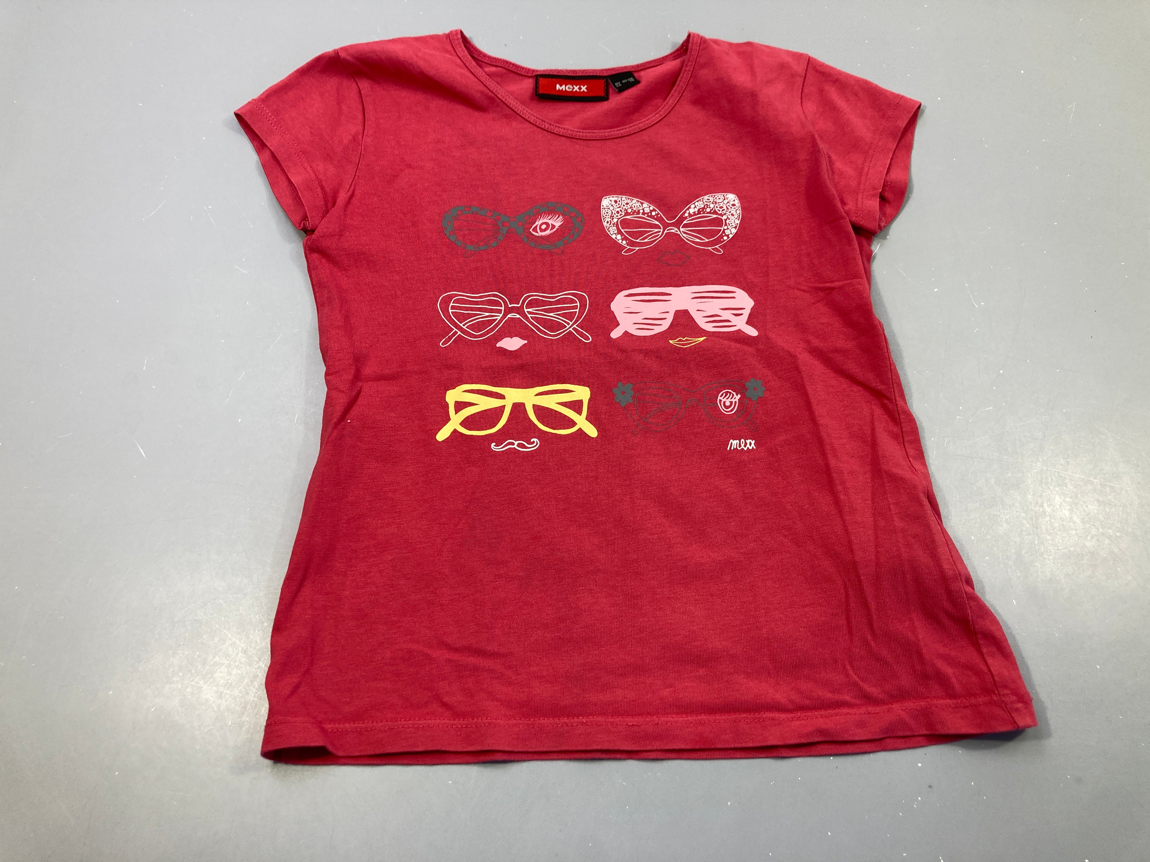 T-shirt m.c rose, lunettes de soleil rigolotes