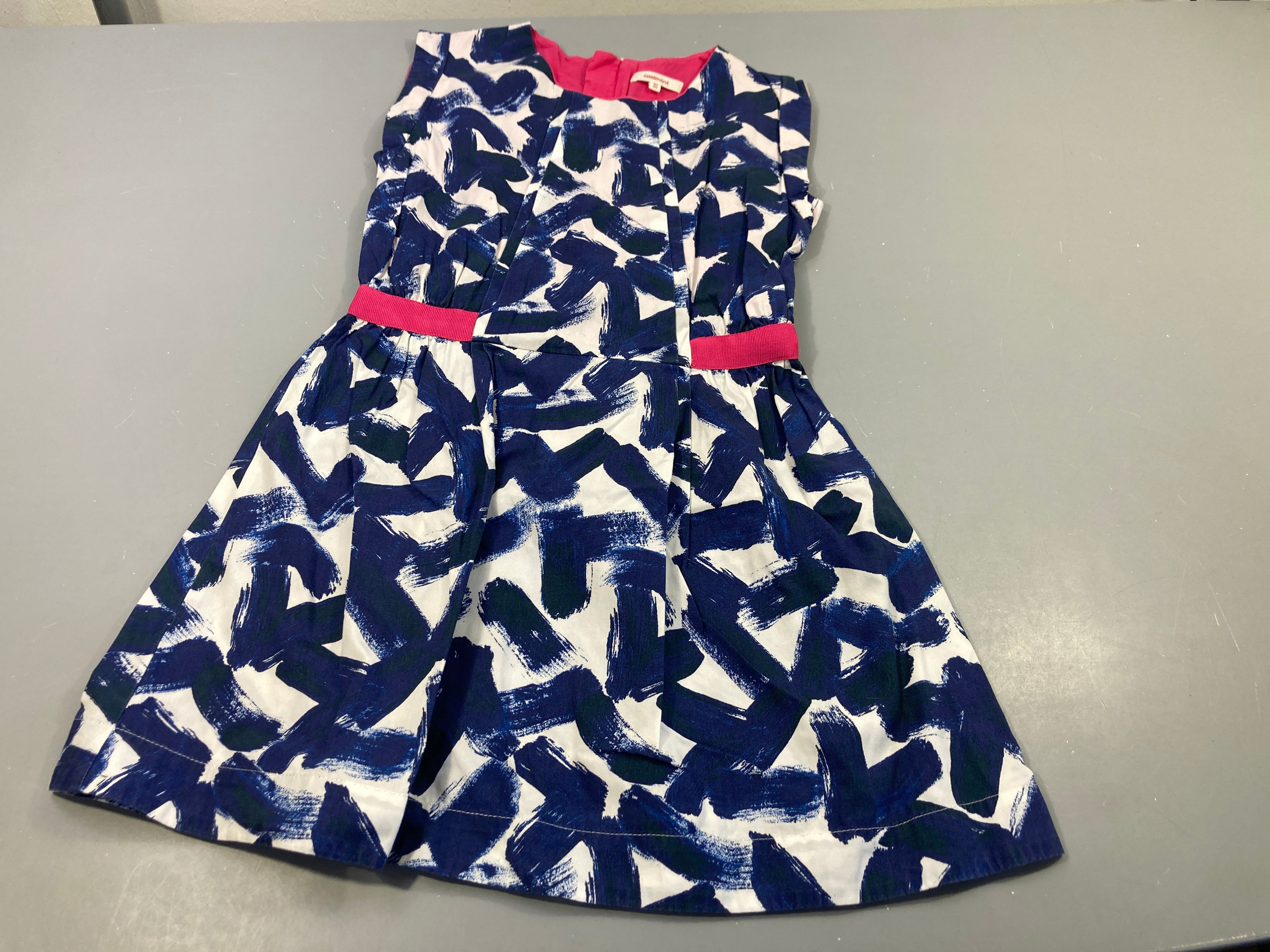Robe m.c blanche motifs coups de pinceaux bleu marine