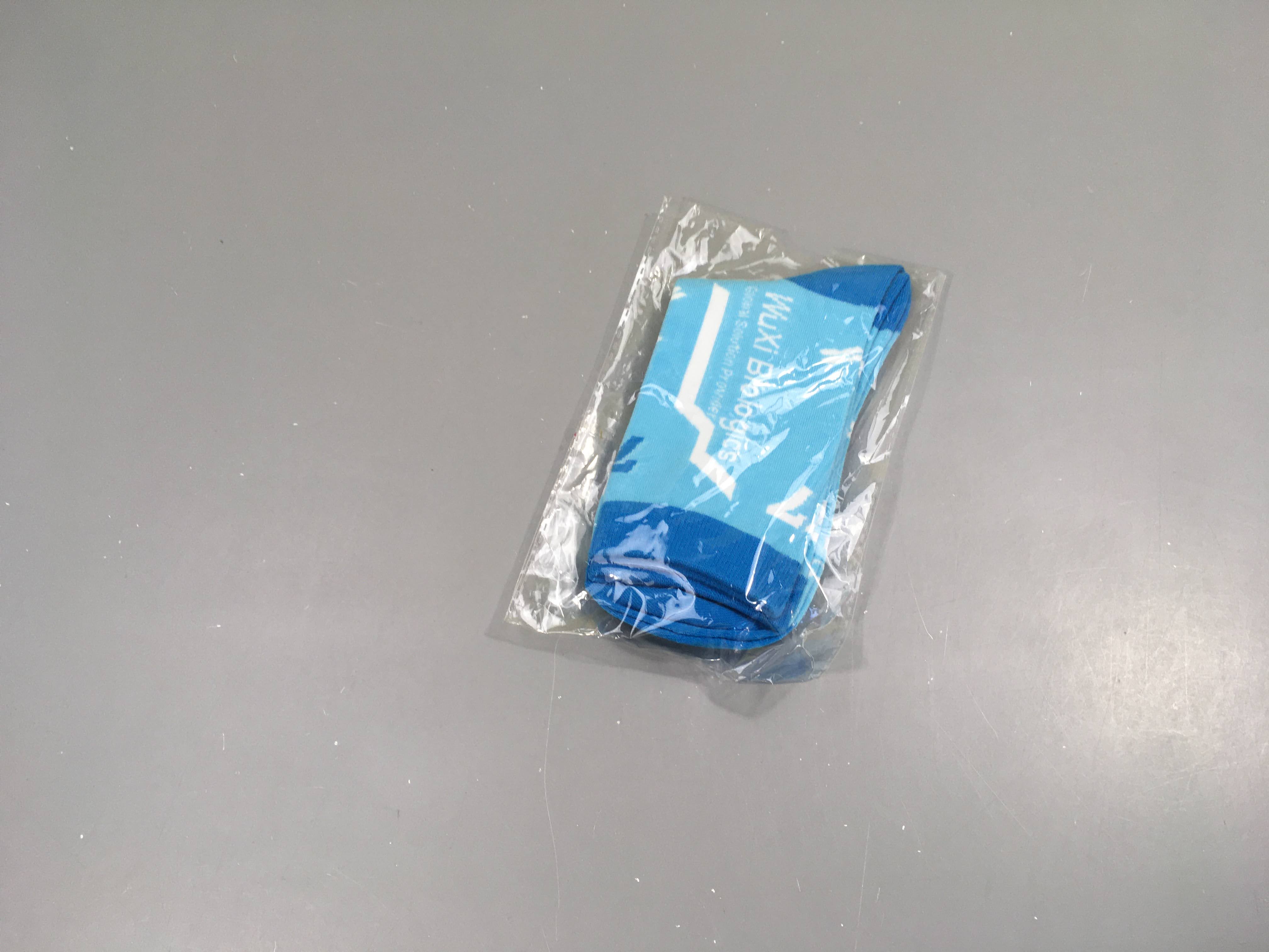 NEUF paire de chaussettes bleues