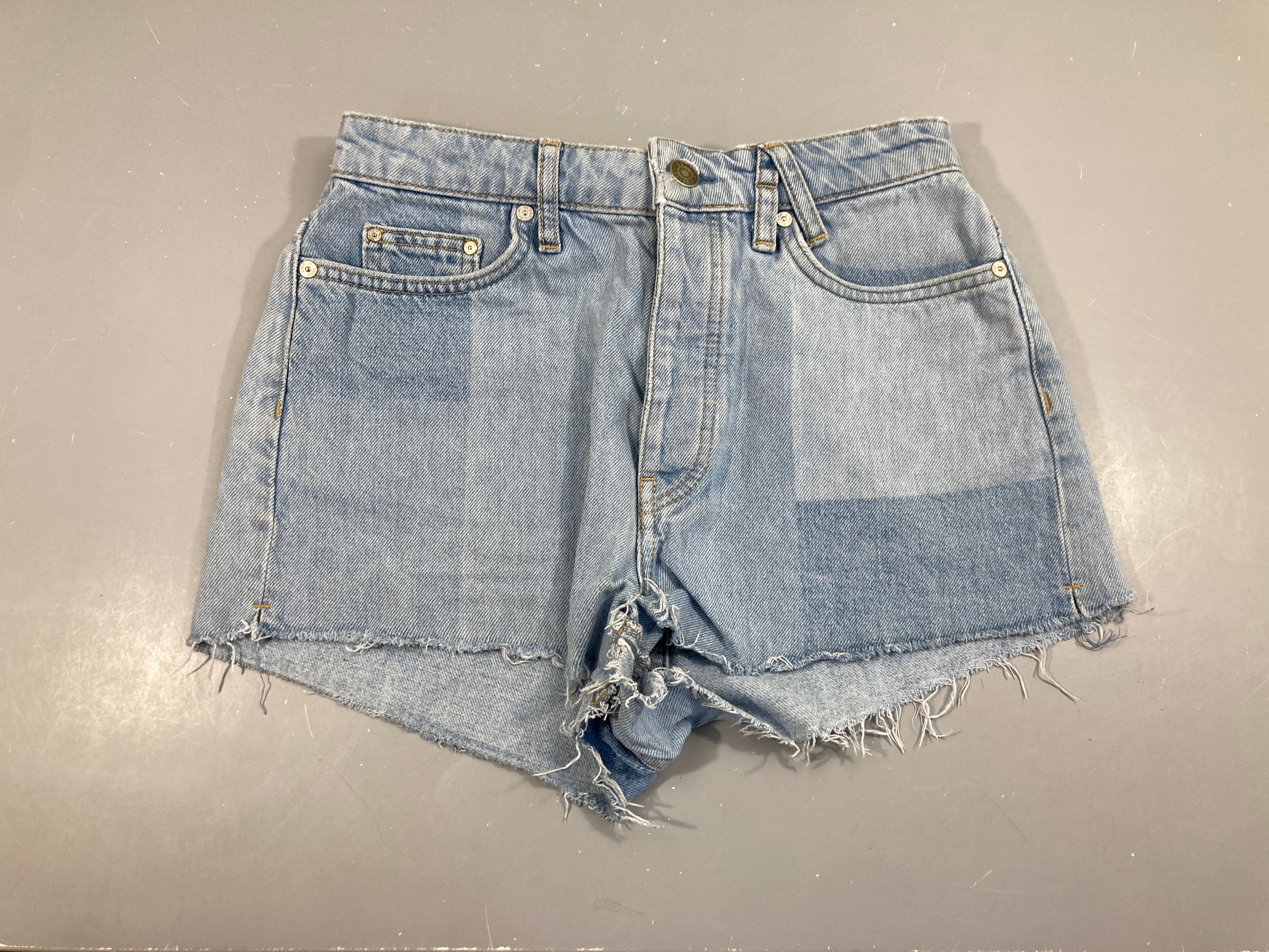 Short en jean mom fit  bas effiloché