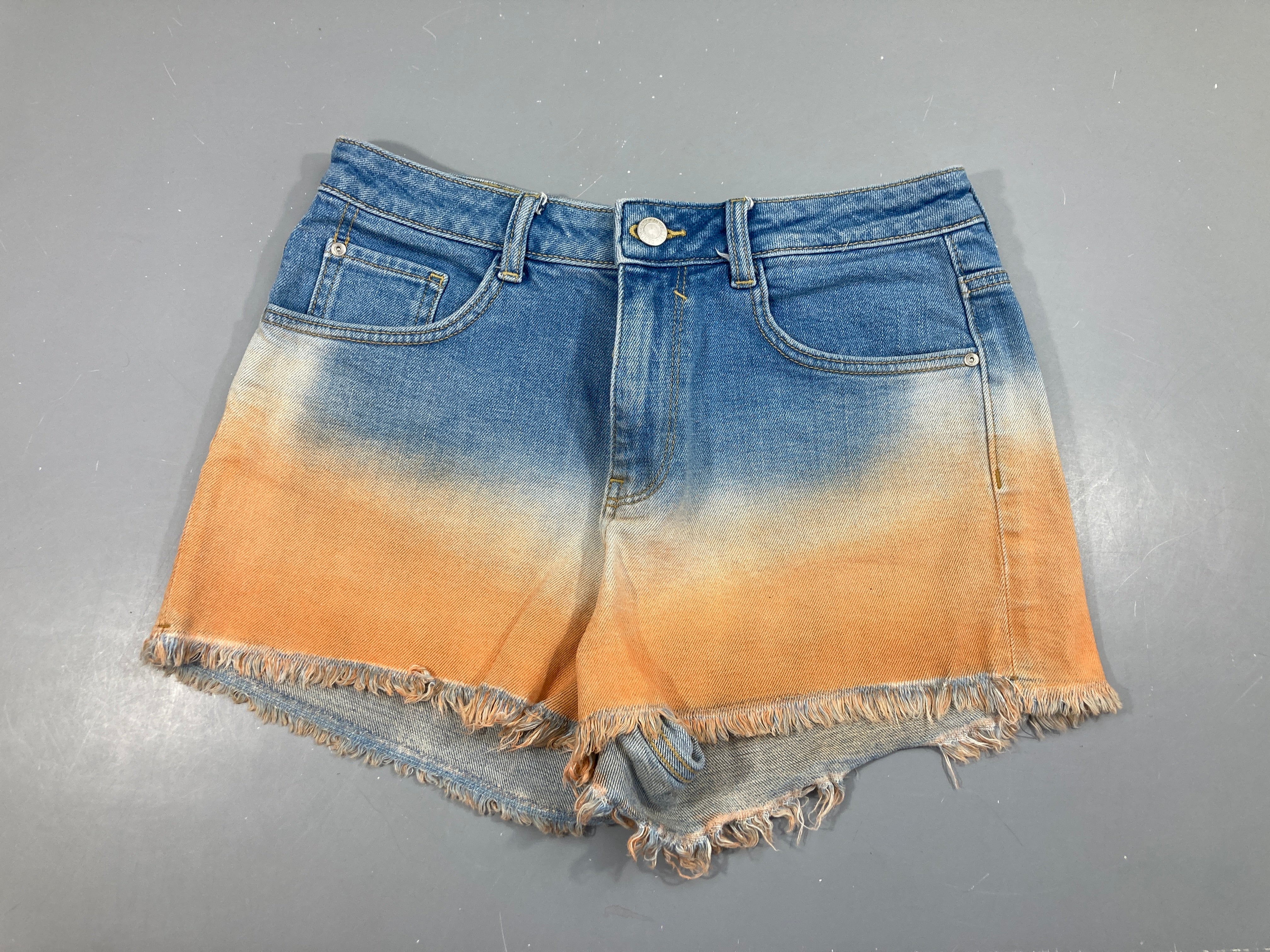 Short en jean effet tie&dye orange bas effiloché