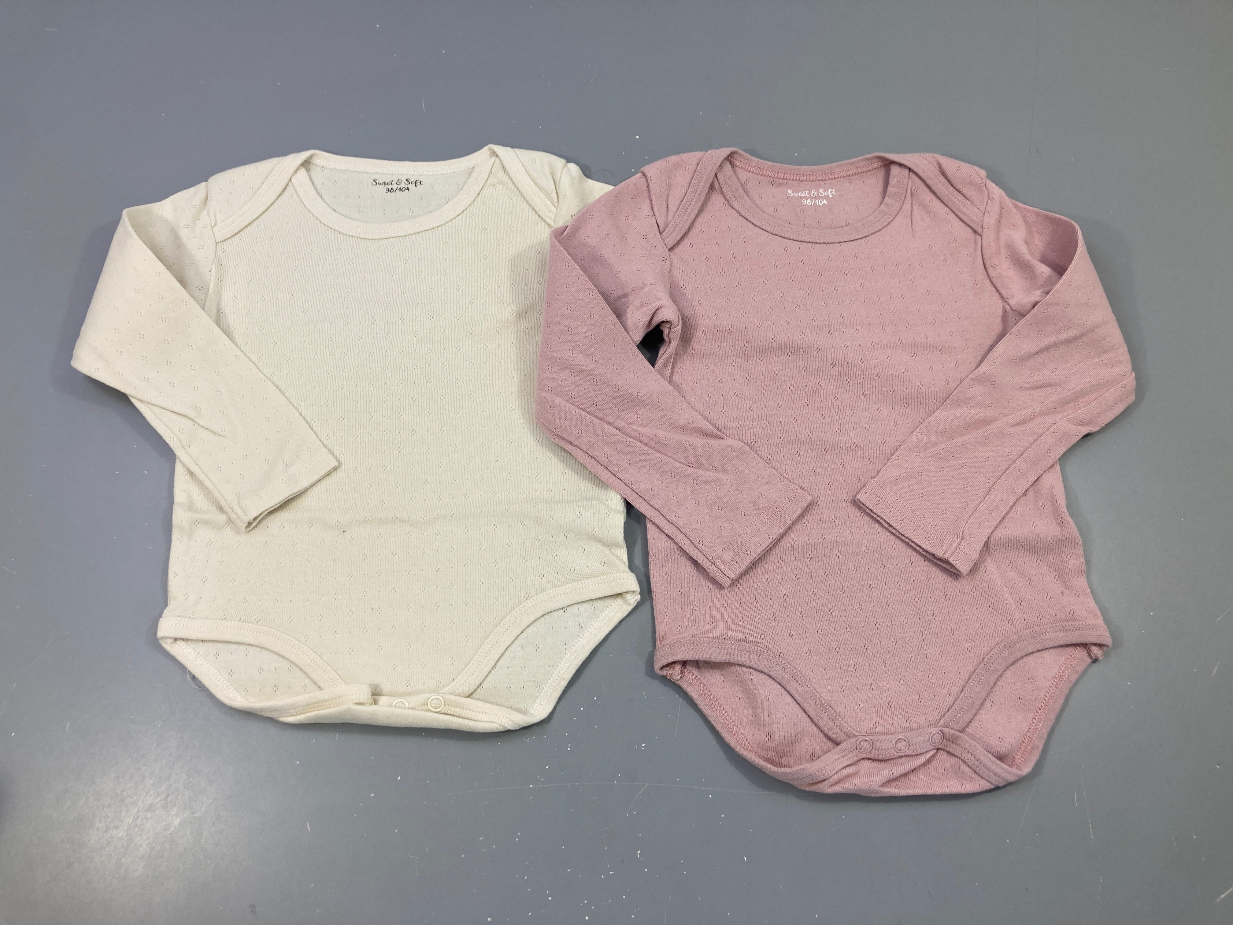 Lot de 2 bodies m.l rose/écru ajouré
