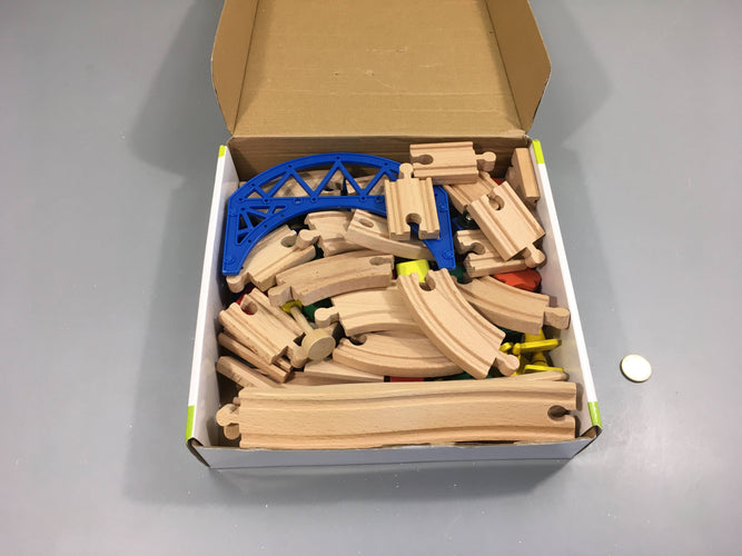 Circuit train en bois, 56pcs au lieu de 60, +3a, moins cher chez Petit Kiwi