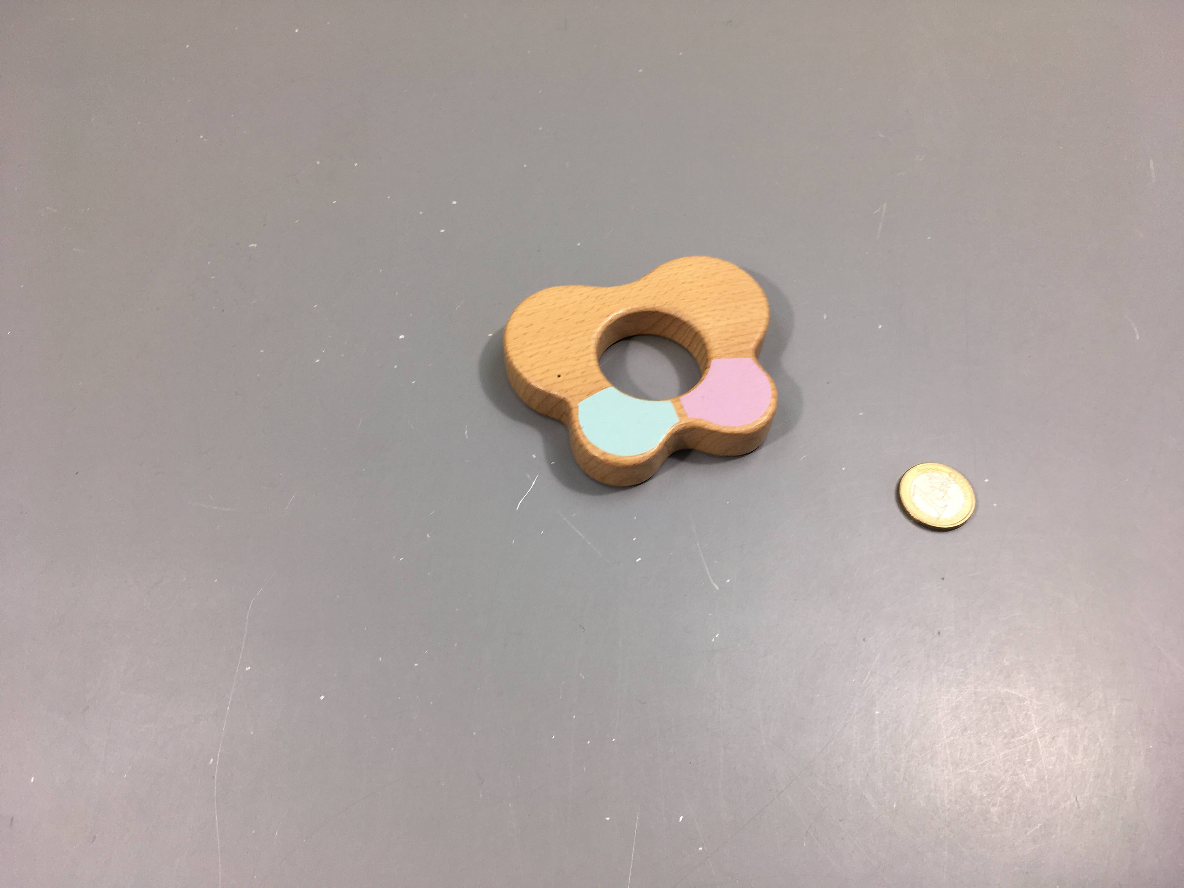 Hochet papillon en bois