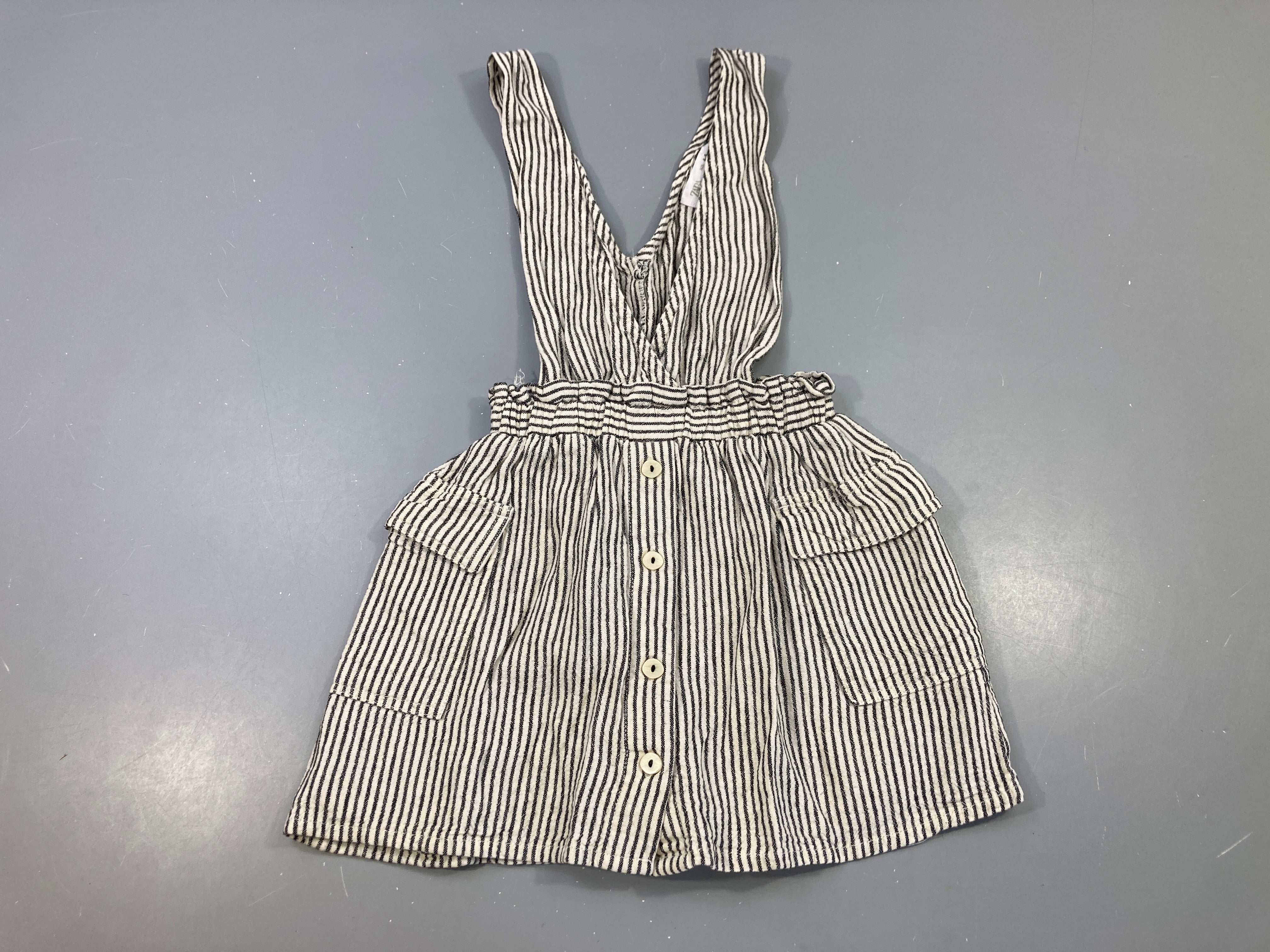 Robe salopette écru ligné noir