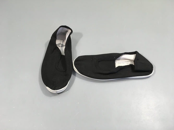 Sandales de gym noires, moins cher chez Petit Kiwi