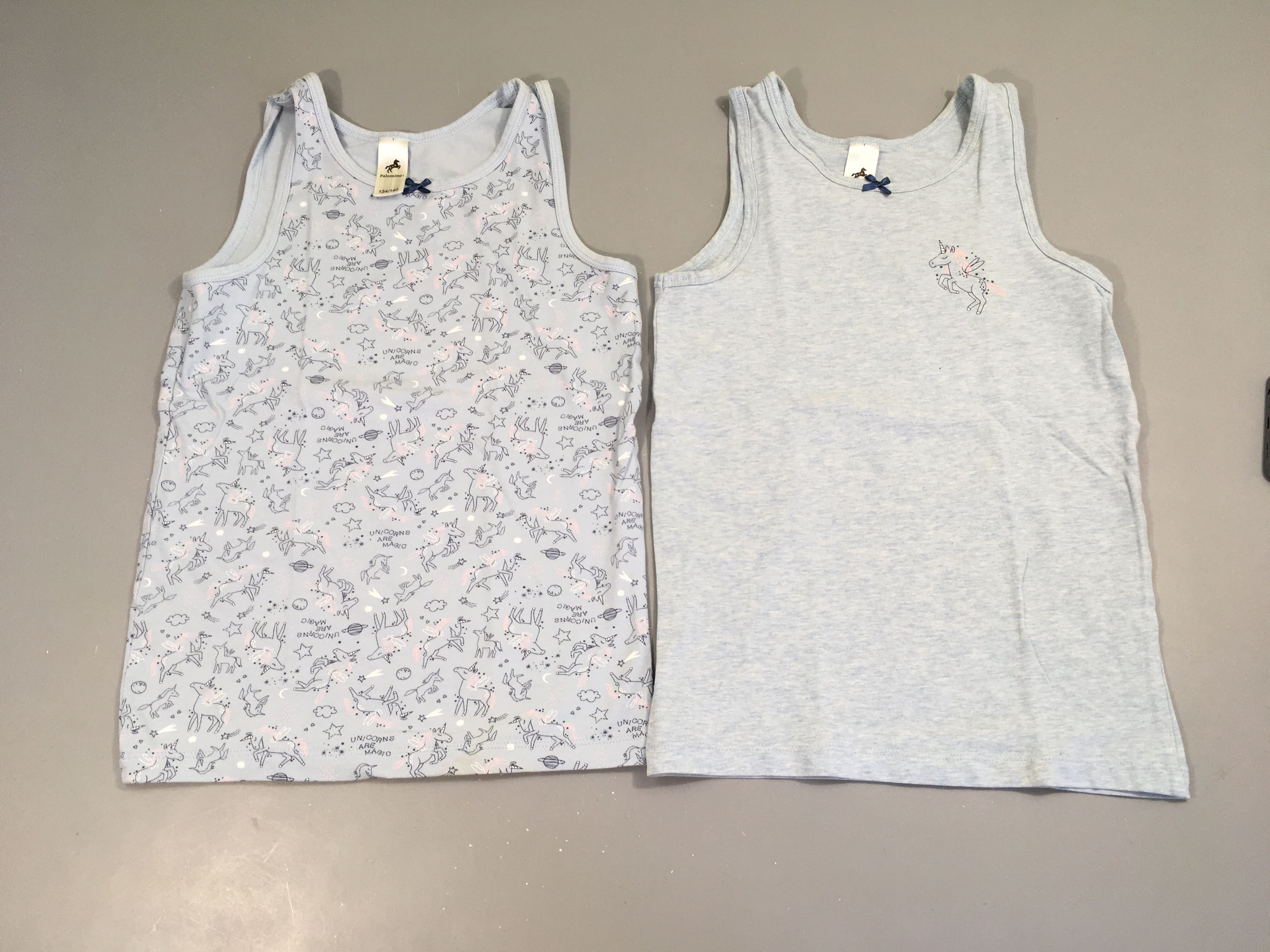2 Chemisettes bleues licornes