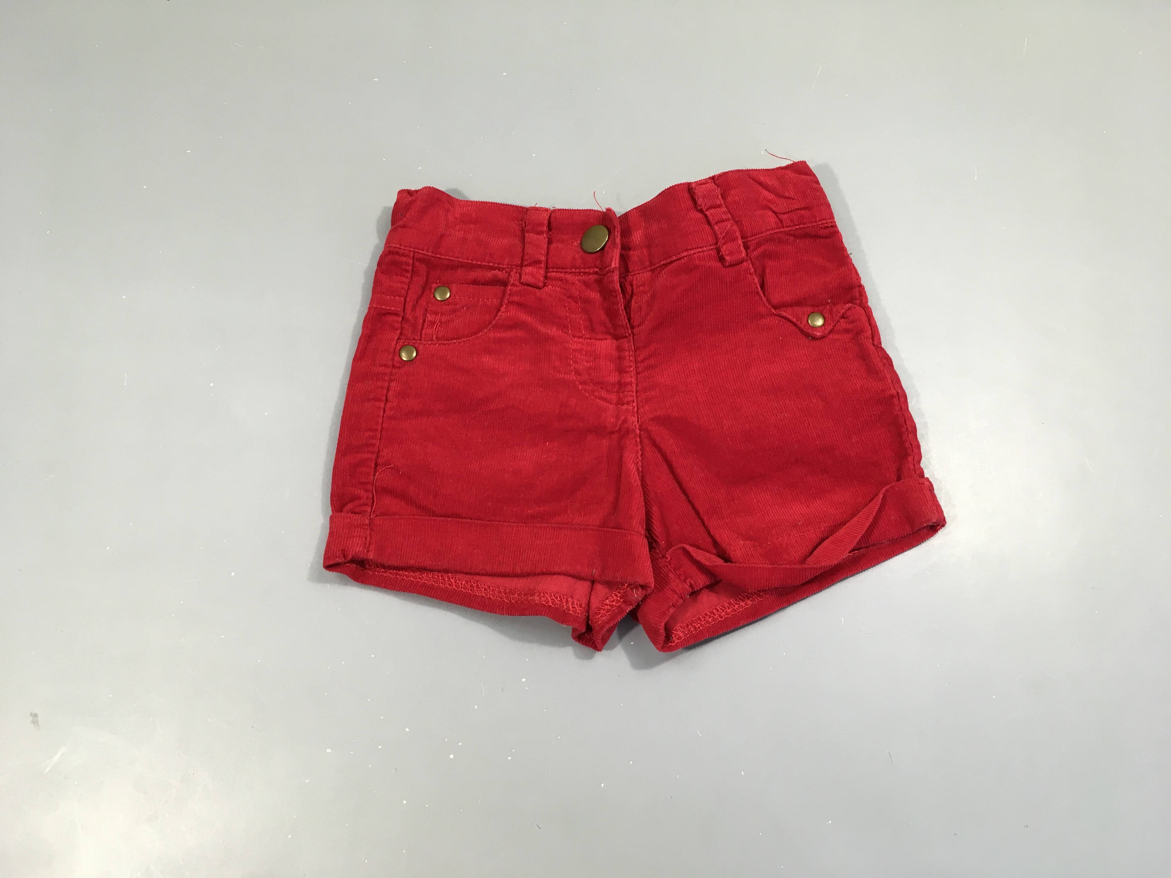 Short à revers velours rouge