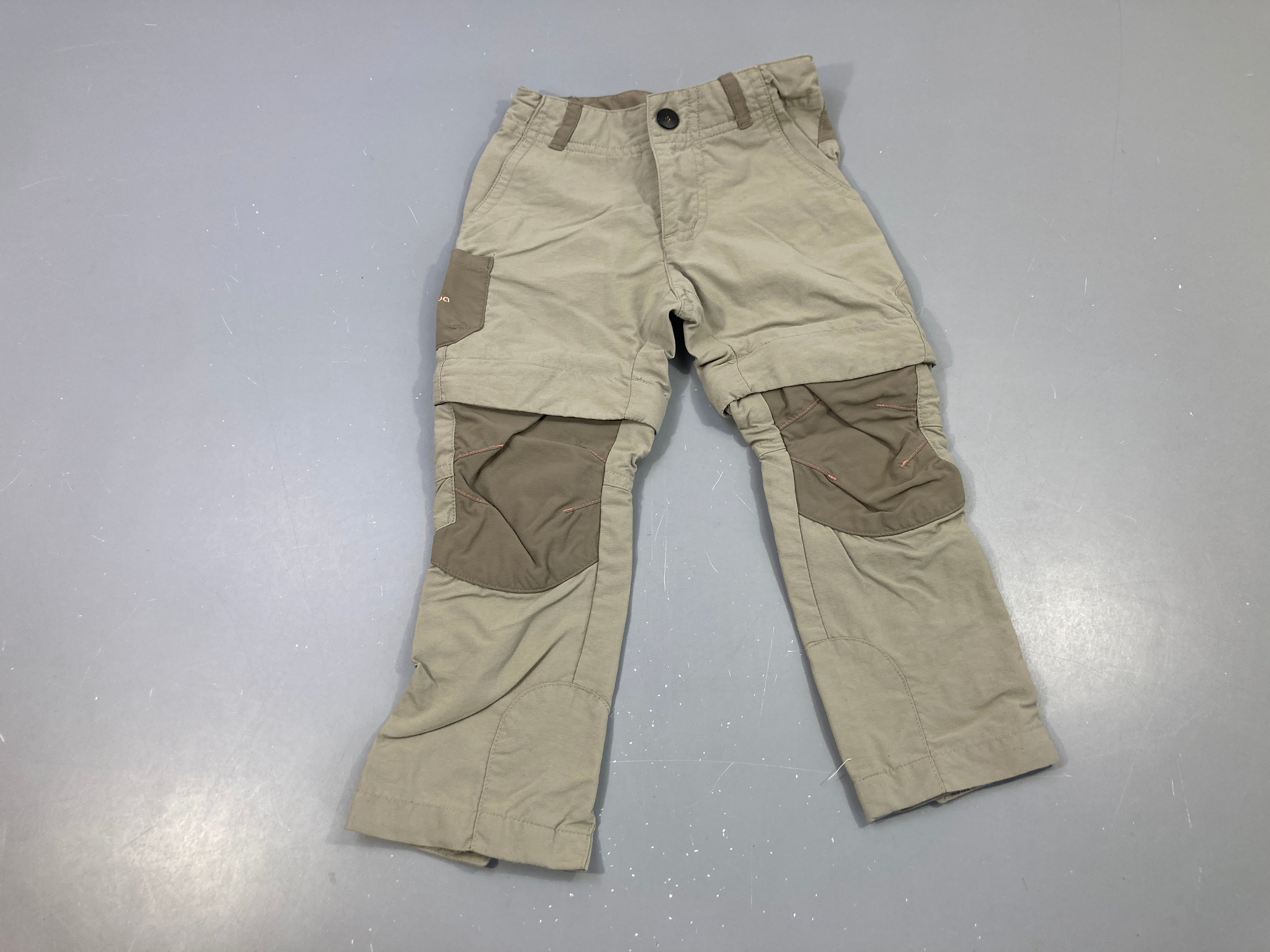 Pantalon de randonnée modulable beige (taille estimée pas d'étiquette)