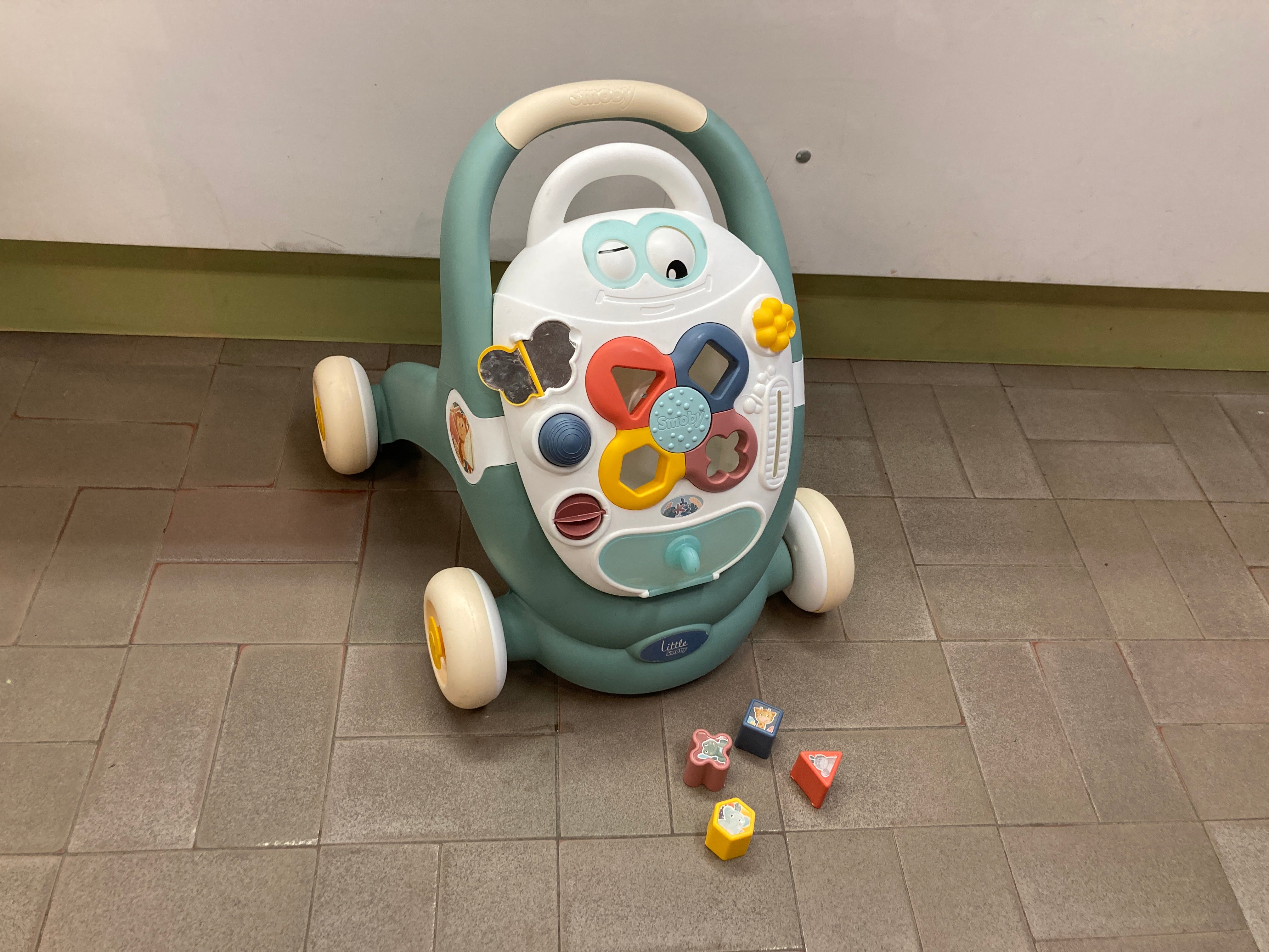 Little Smoby - Trotteur 3 En 1 -Aide à La Marche - Tablette D'Activités - Poussette +12m Manque l'abeille à glisser Stickers coté décollé de moitié
