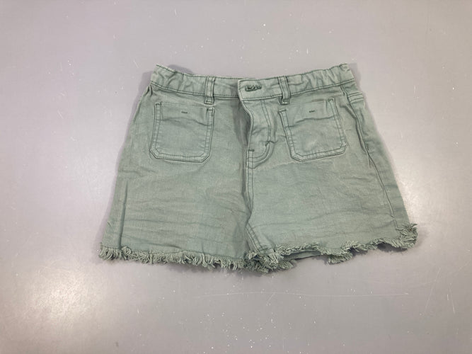 Short kaki/vert effiloché dans le bas, moins cher chez Petit Kiwi