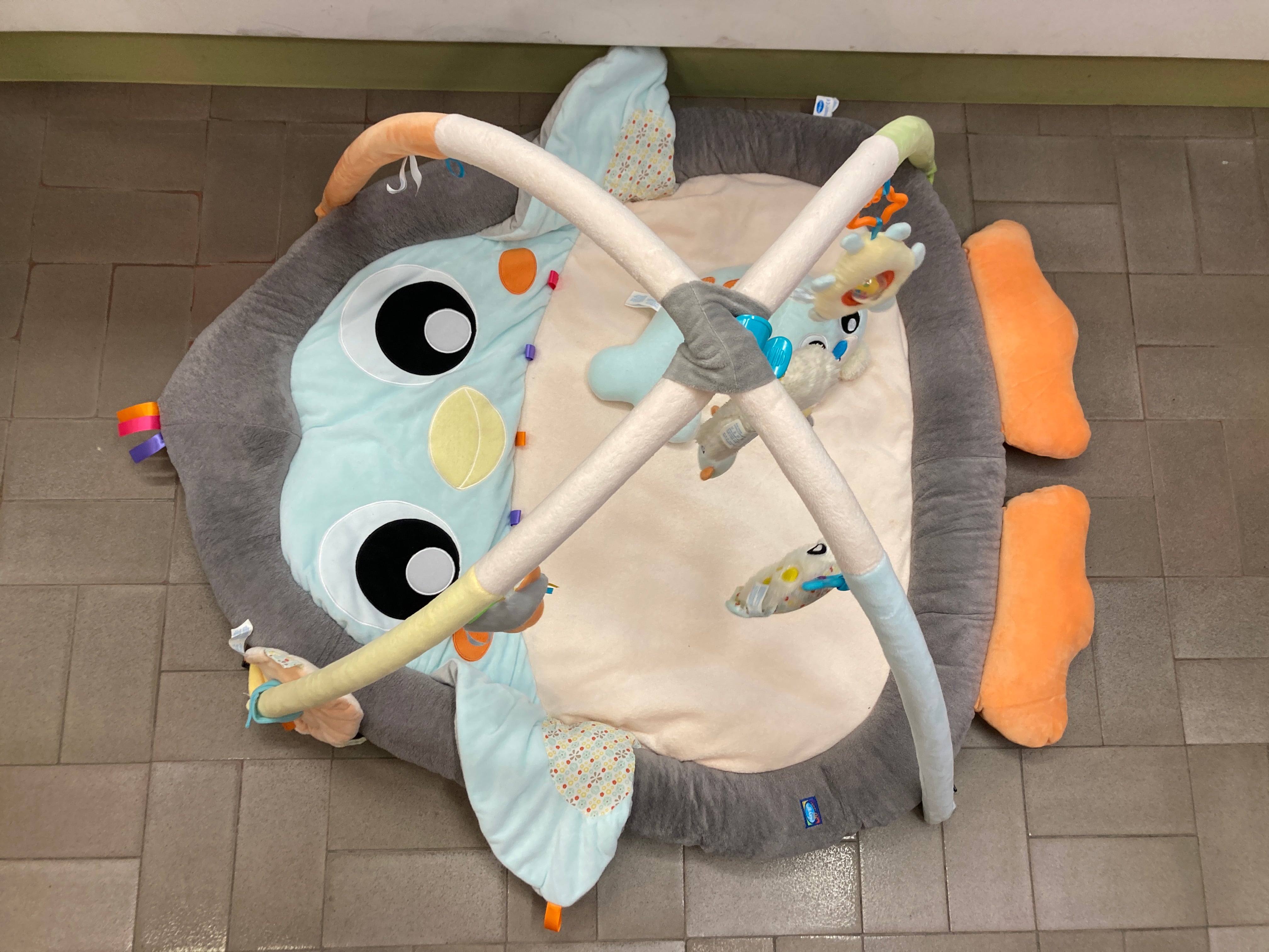 Tapis d'éveil 0+ Snuggle Me Penguin Tummy Time Gym Playgro