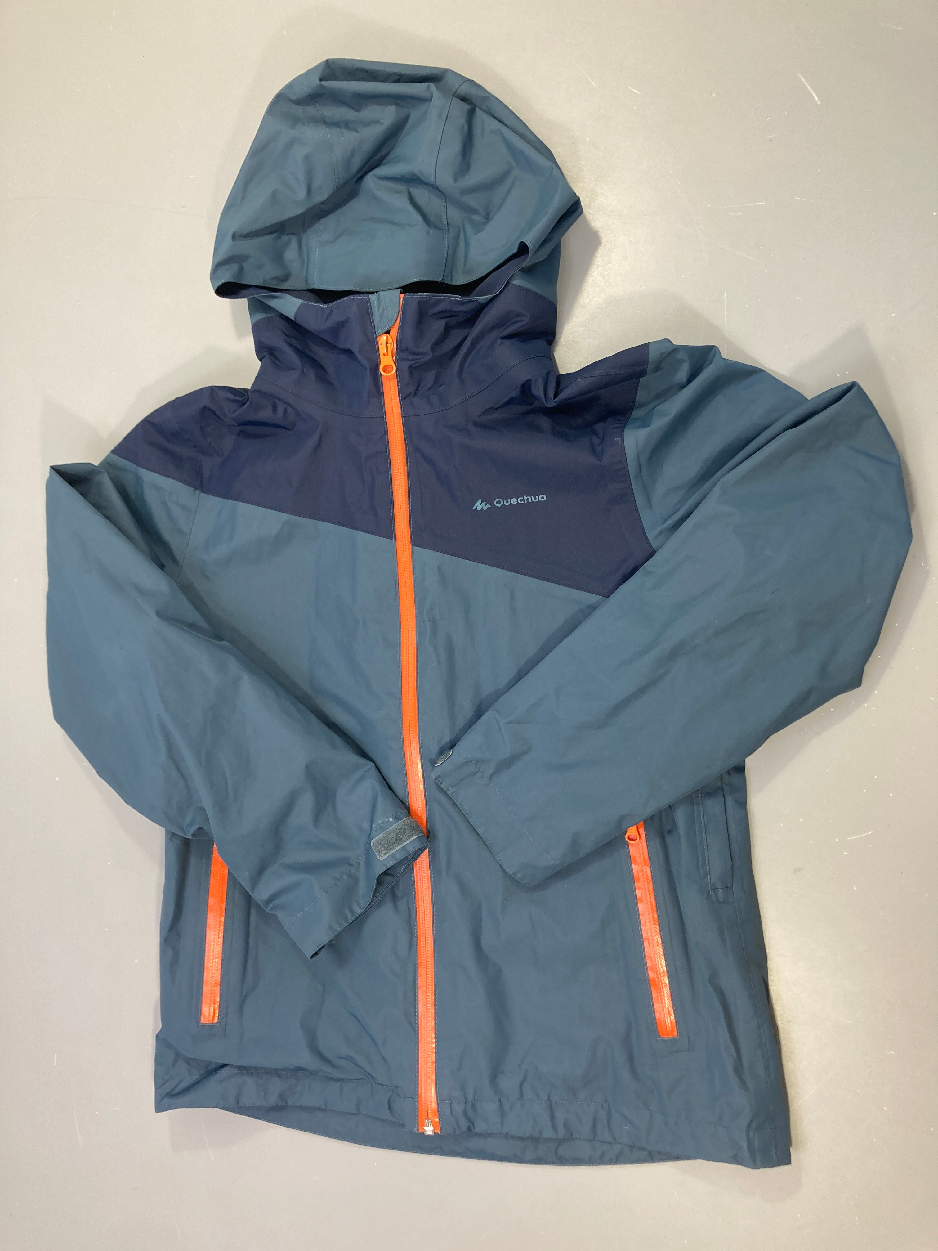 Veste déperlante zippée bleu foncé/bleu, quelques marques d'usure