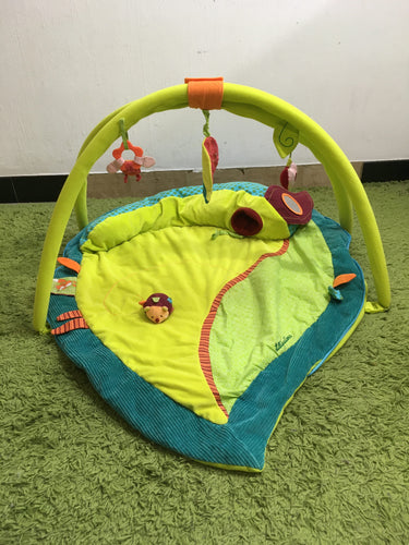 Tapis d'éveil Simon, petite trou recousu, quasiment invisible, moins cher chez Petit Kiwi