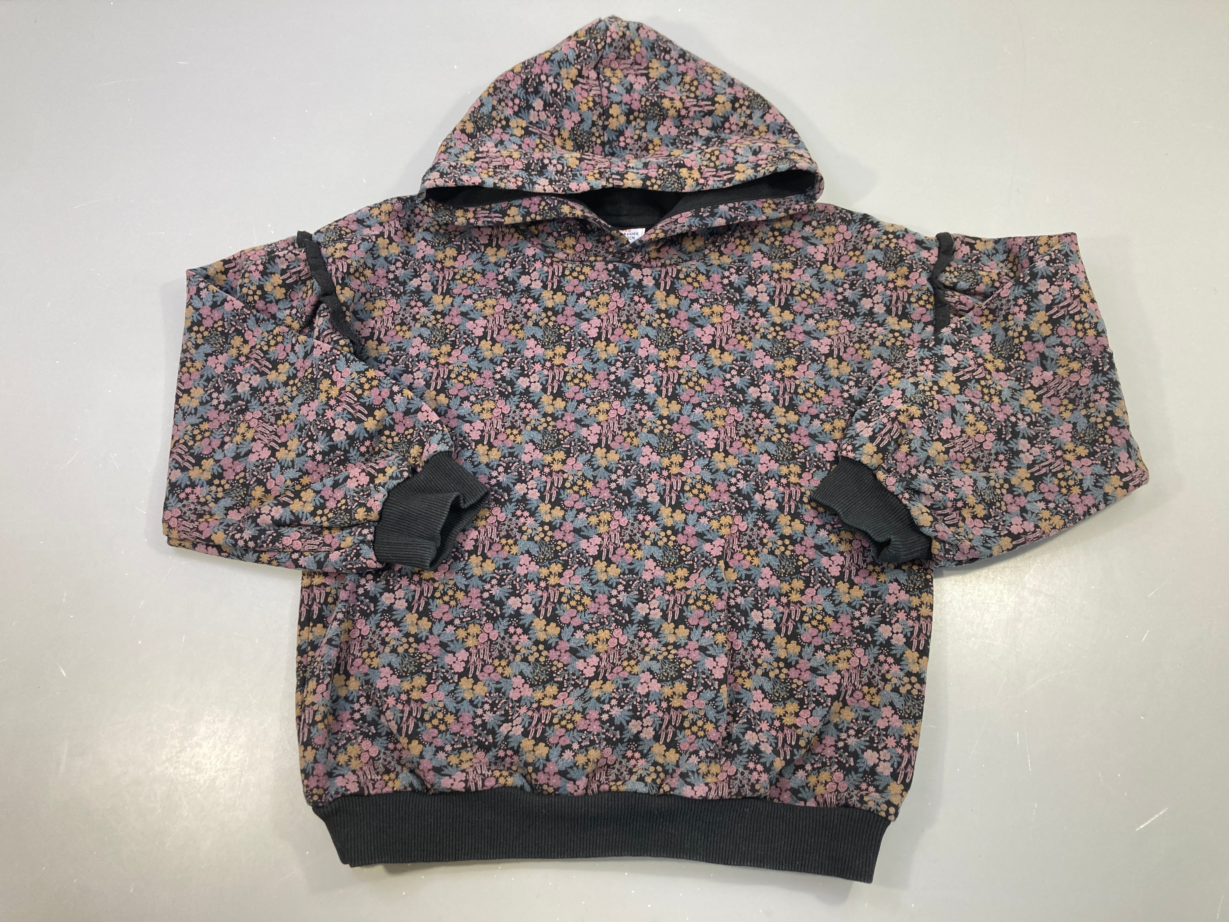 Sweat à capuche noir fleuri foncé