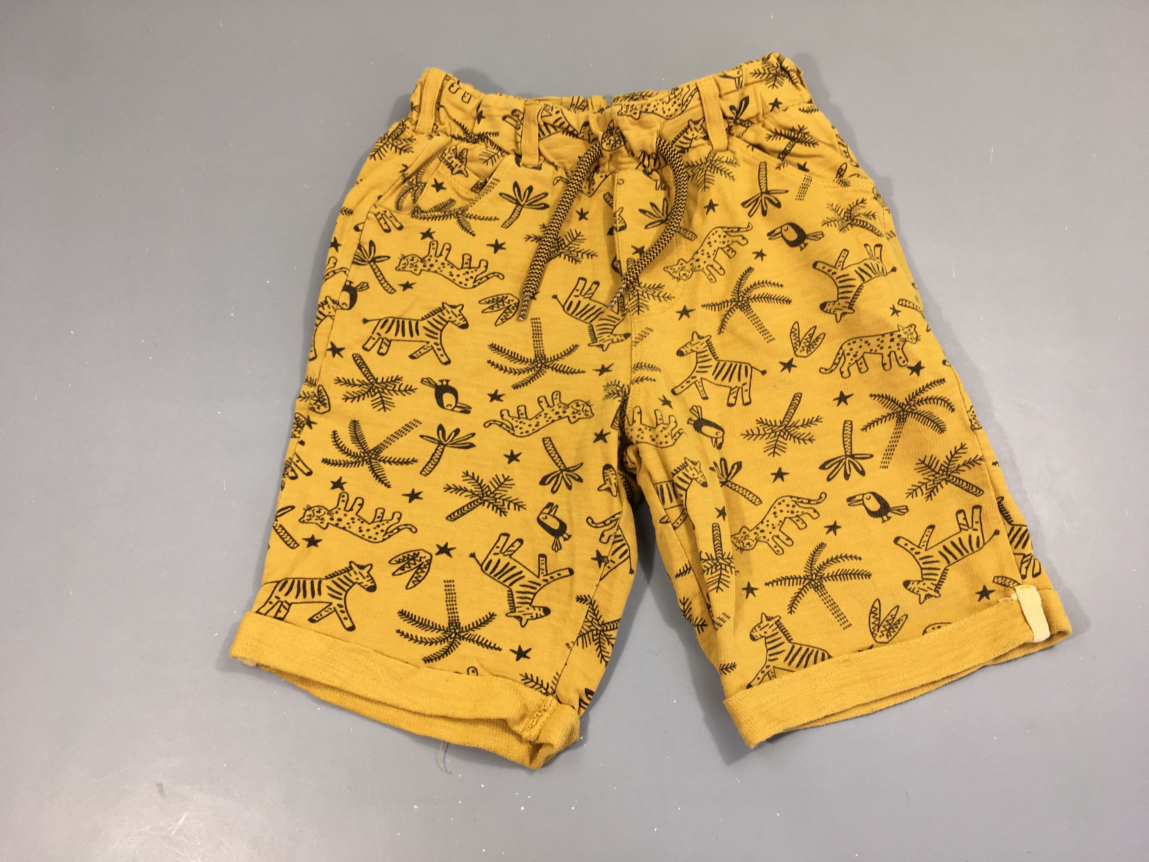 Bermuda molleton moutarde flammé zèbres