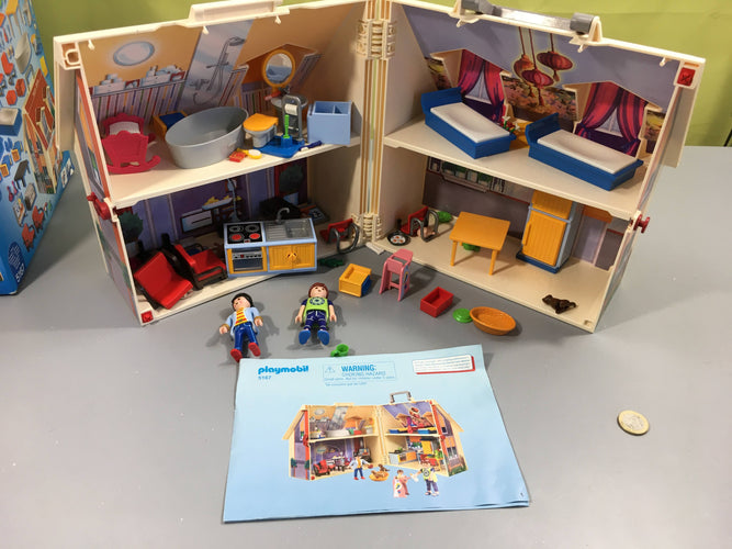 Maison transportable 5167 avec mobilier et personnage, moins cher chez Petit Kiwi