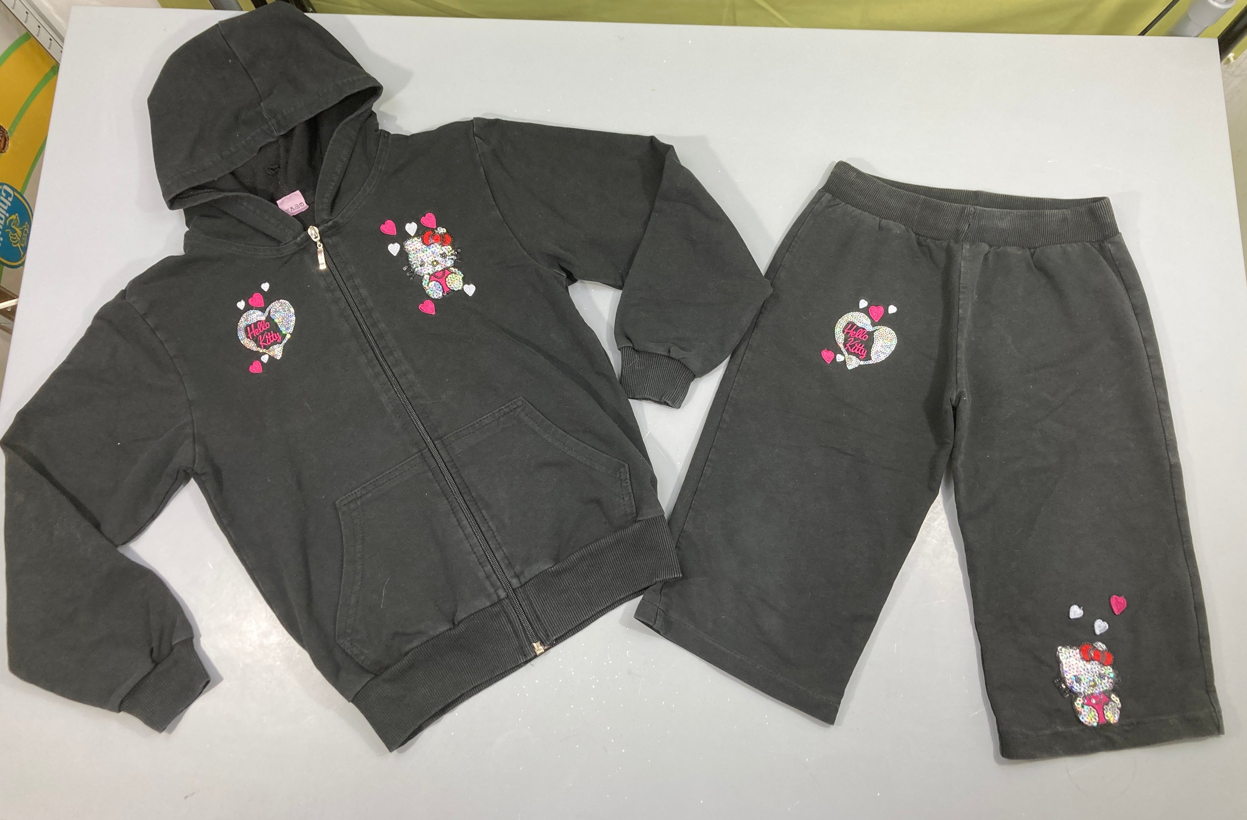 Sweat zippé à capuche noir Hello Kitty Sequins + Pantacourt (avant recousu), décoloré