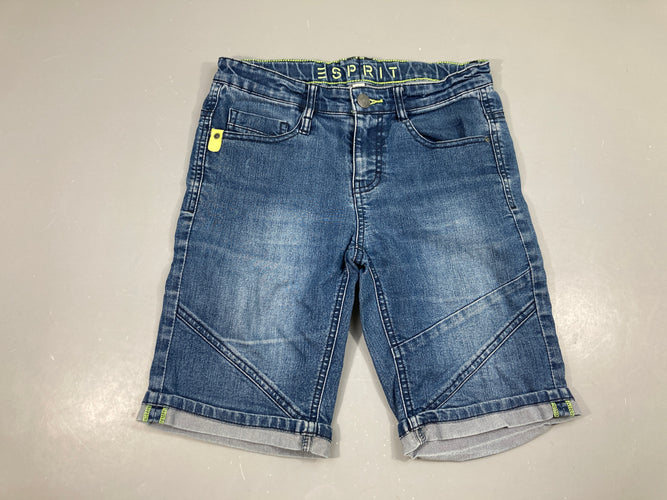 Bermuda en jean à revers (Rectangle de la marque arrière taille légèrement décousu), moins cher chez Petit Kiwi