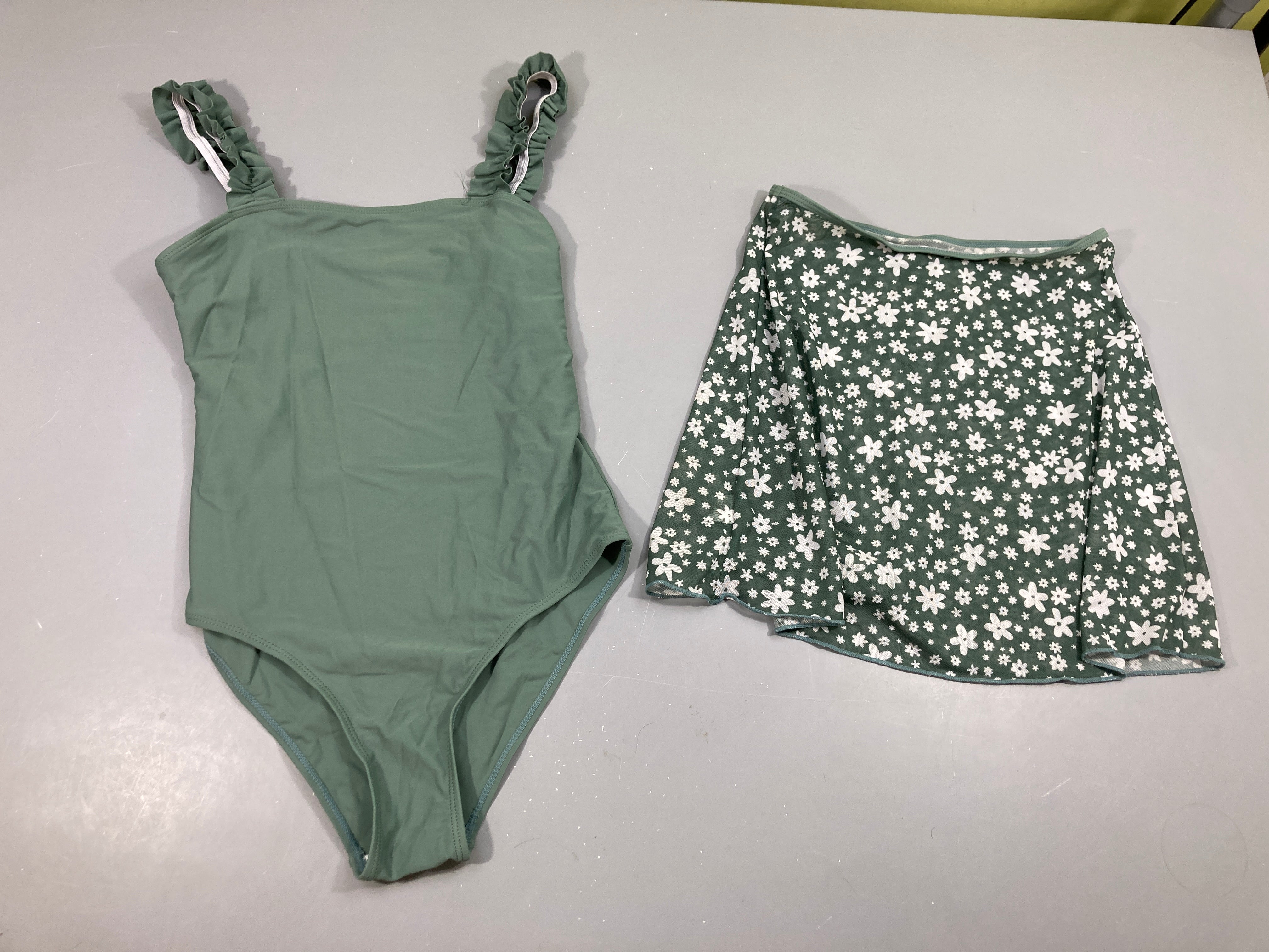 Maillot Kaki + Jupette fleurie blanc